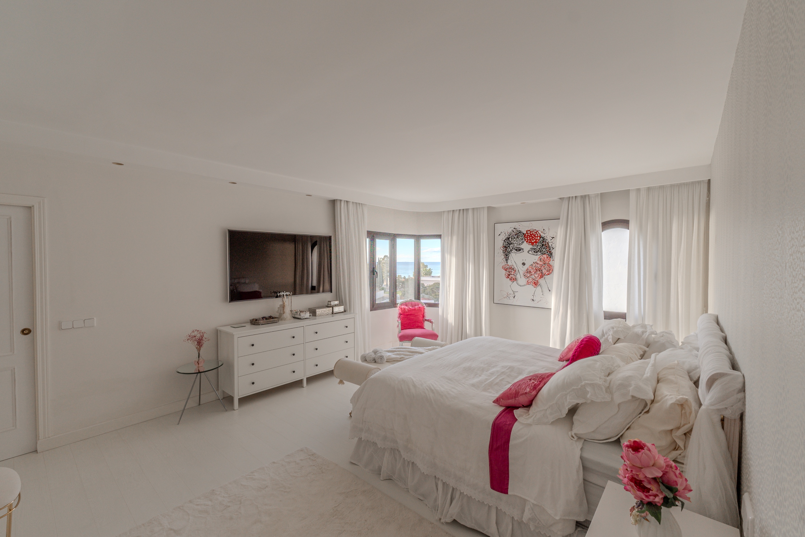 2 Bedroom Apartment in Marbella - Photo 9