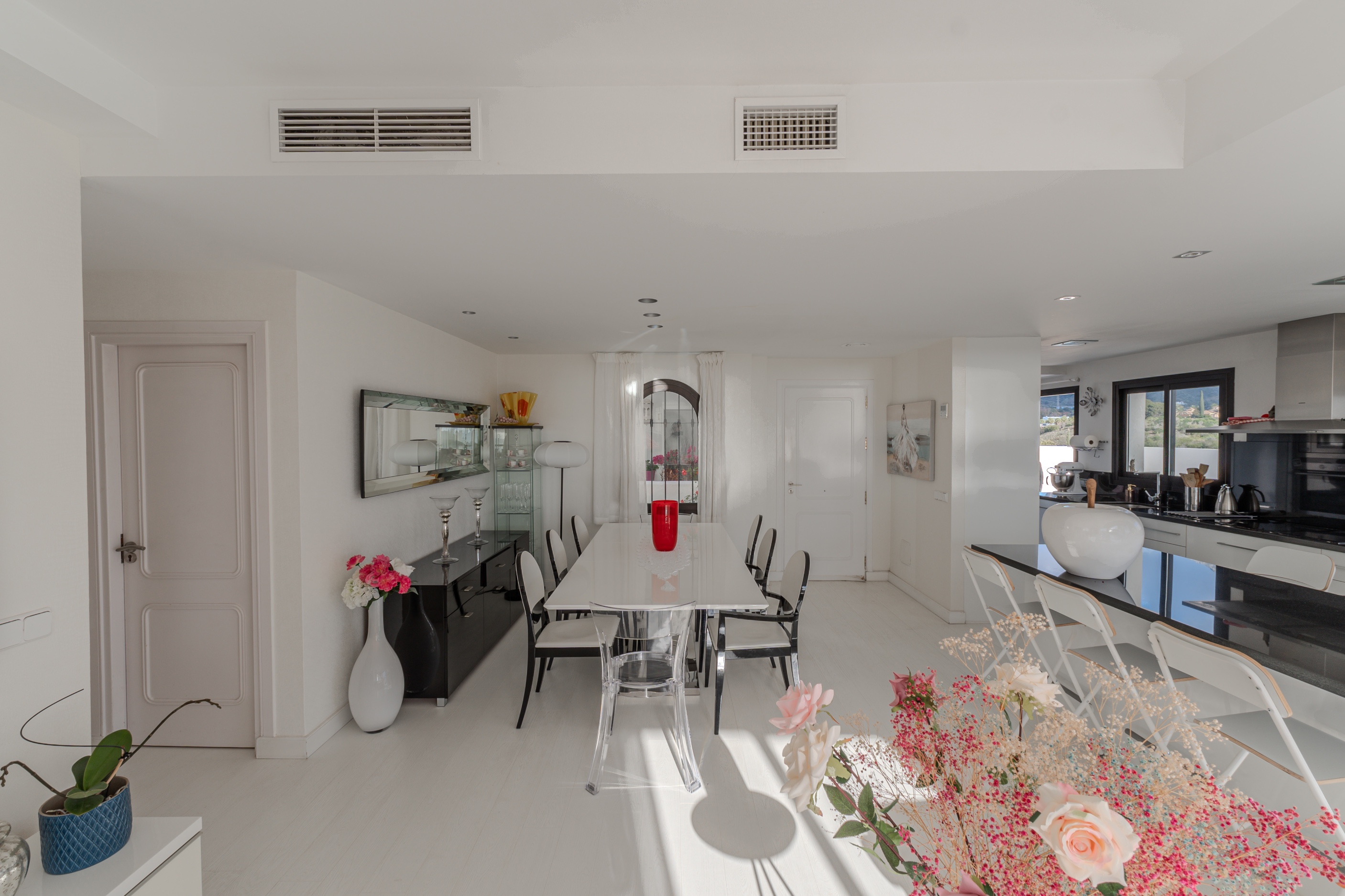 2 Bedroom Apartment in Marbella - Photo 10