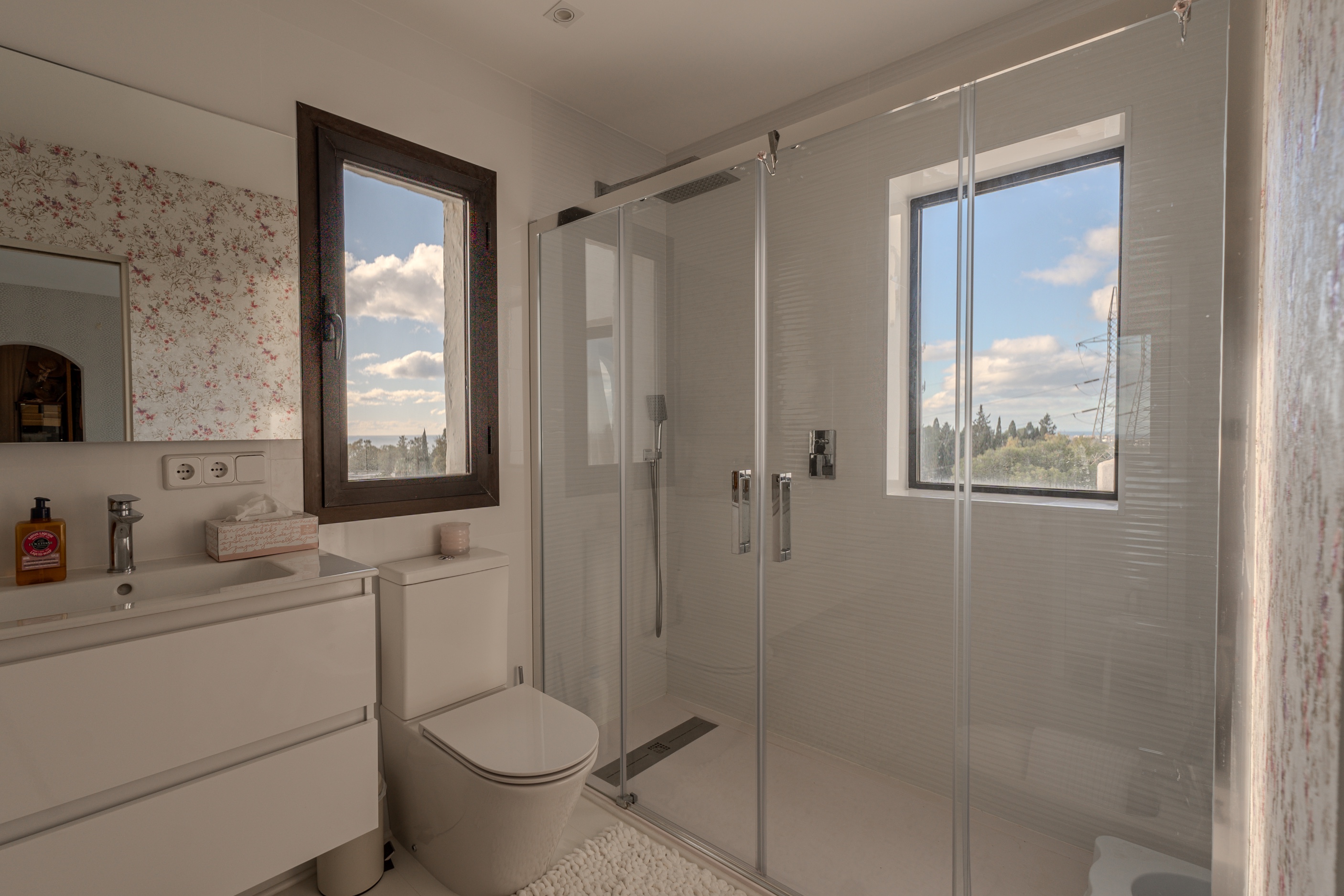2 Bedroom Apartment in Marbella - Photo 7