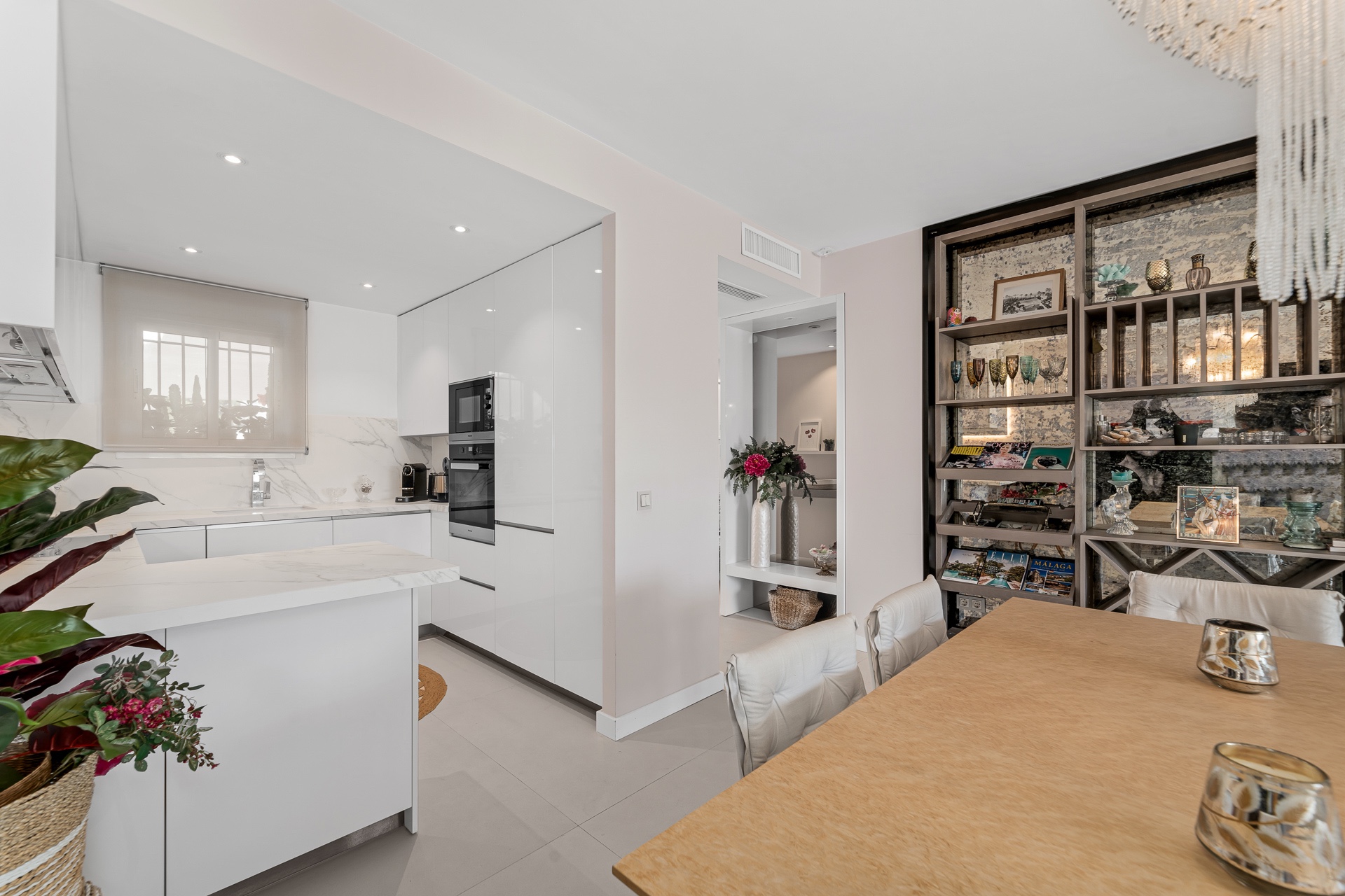 3 Bedroom Apartment in Marbella - Photo 3