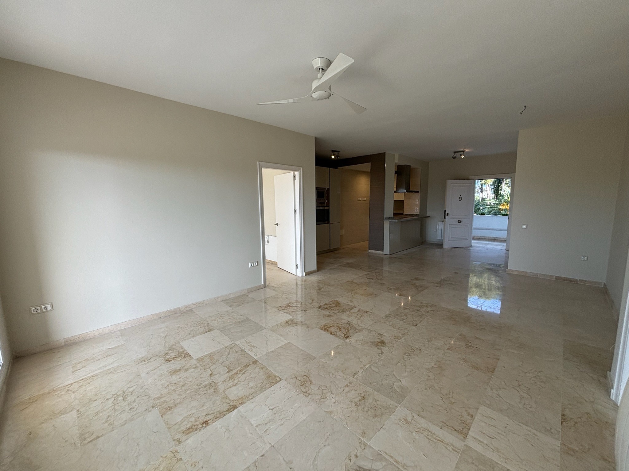 3 Bedroom Apartment in San Pedro de Alcántara - Photo 4