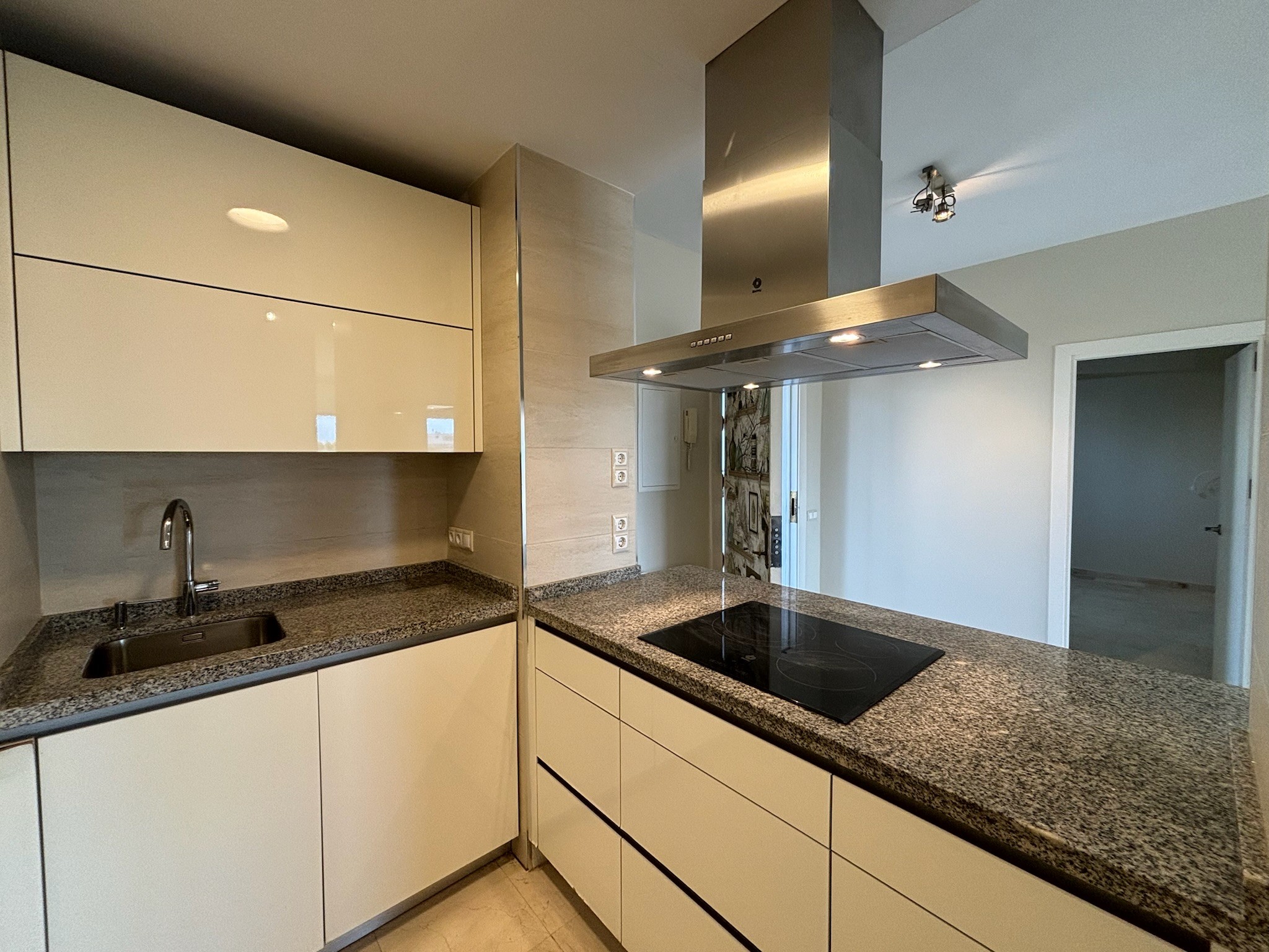 3 Bedroom Apartment in San Pedro de Alcántara - Photo 2