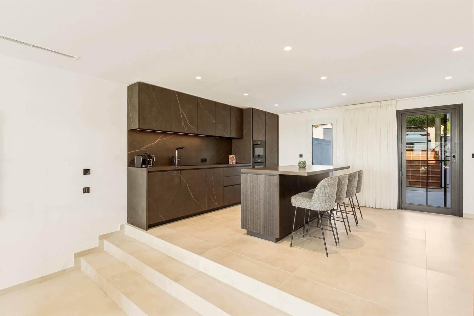 3 Bedroom Townhouse in Benahavís - Photo 5