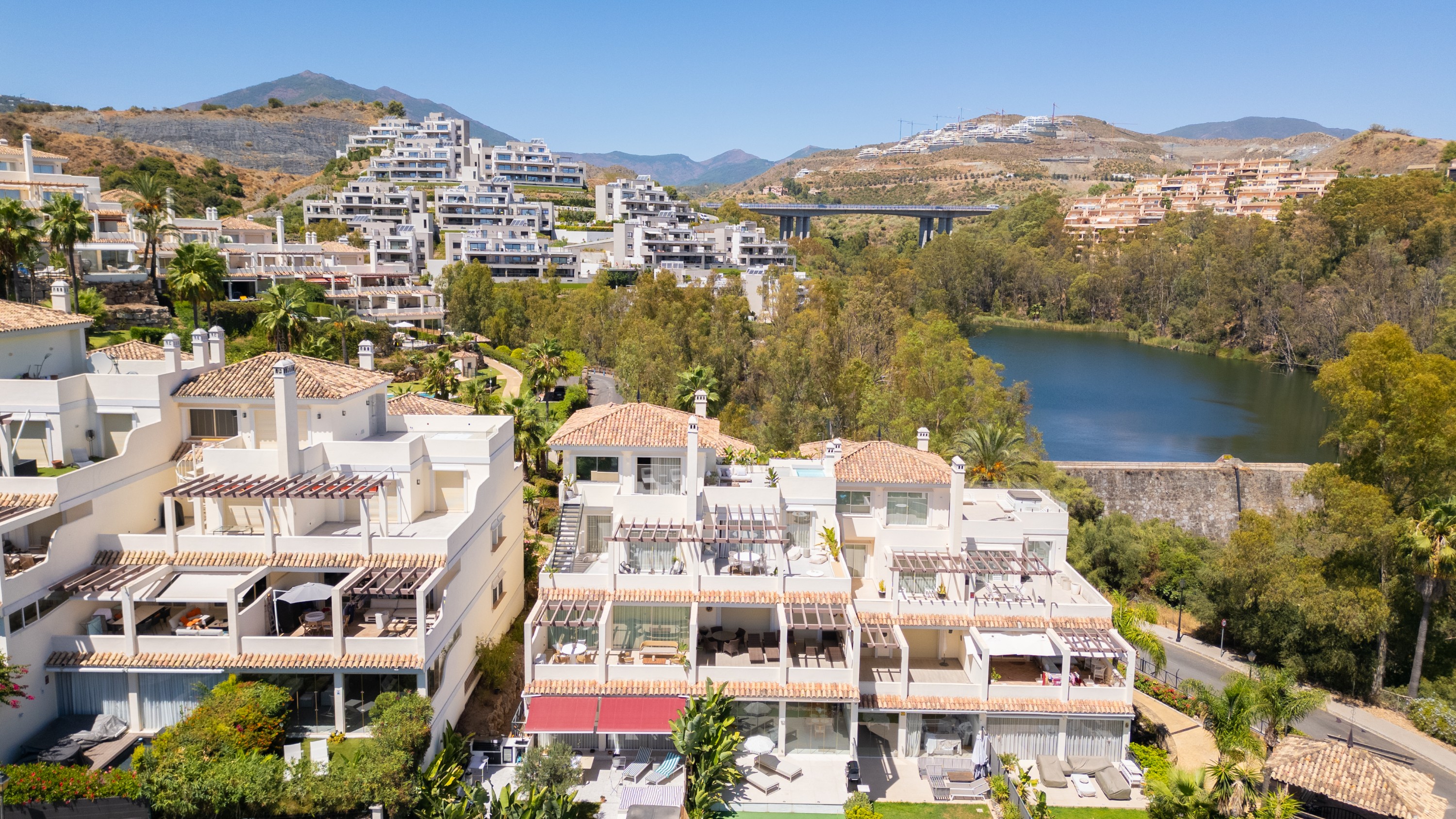3 Bedroom Apartment in Marbella - Photo 2