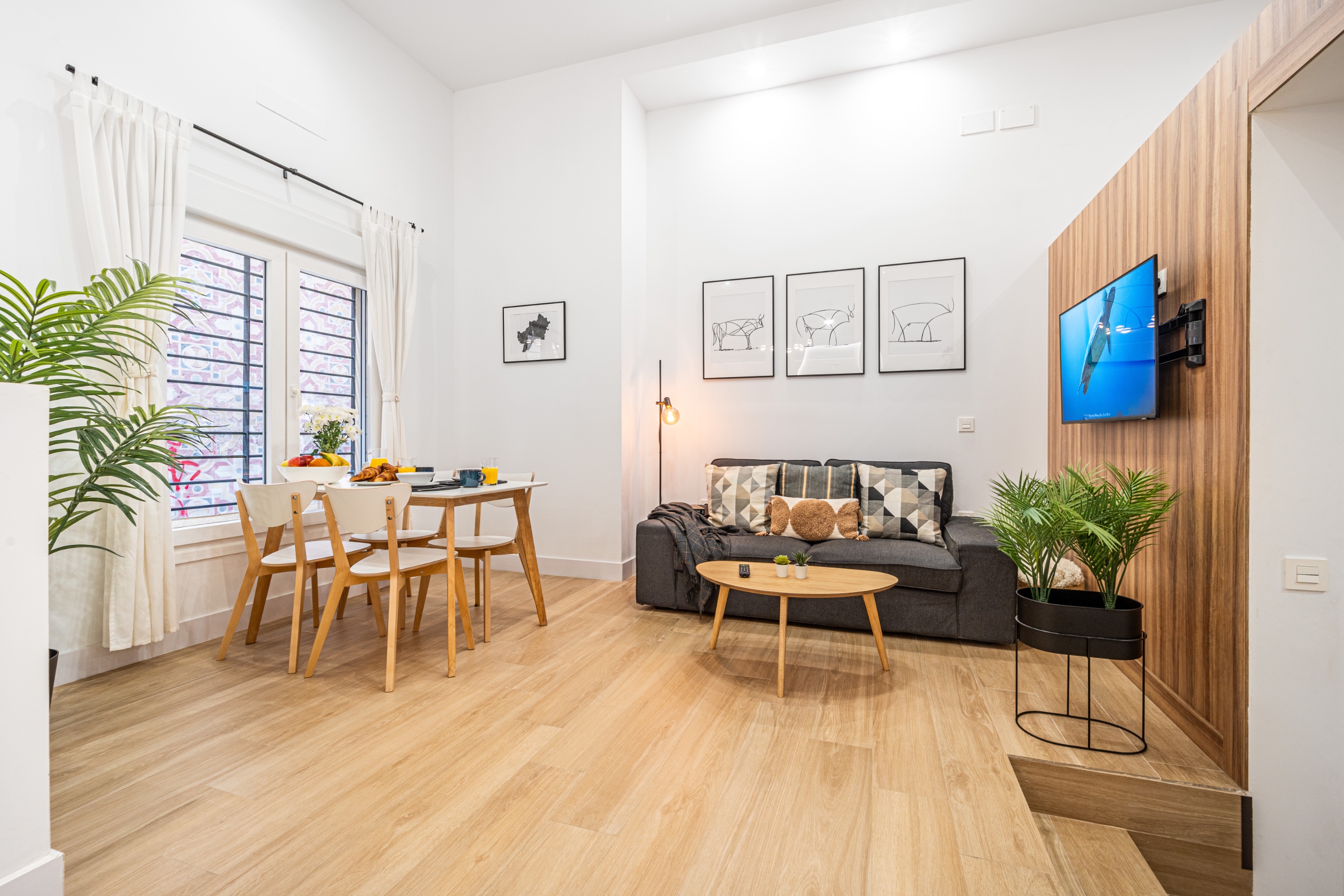 1 Bedroom Apartment in Málaga - Photo 2