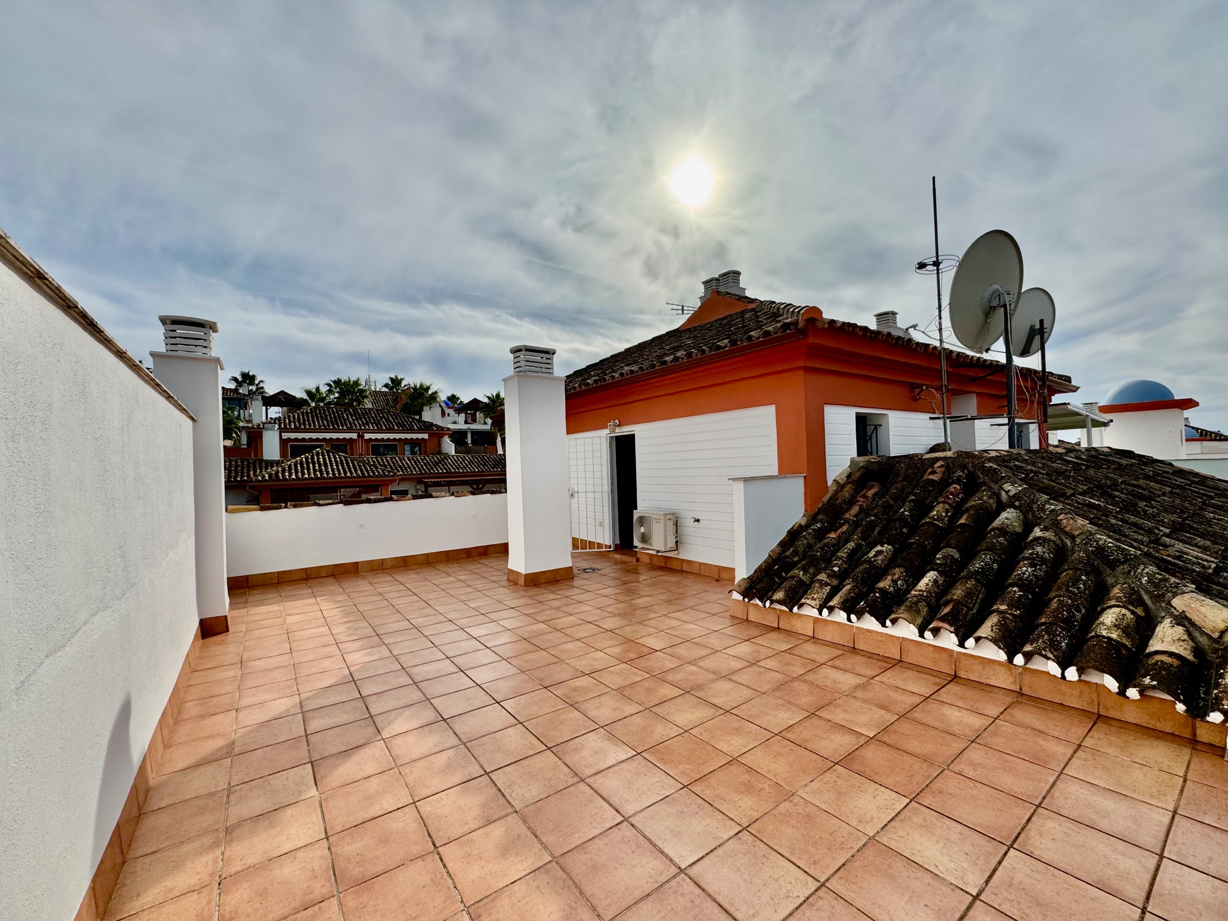 2 Bedroom Penthouse in Estepona - Foto 2