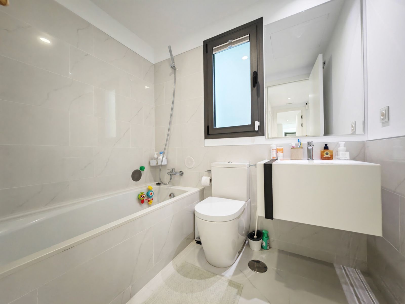 3 Bedroom Apartment in Estepona - Photo 8