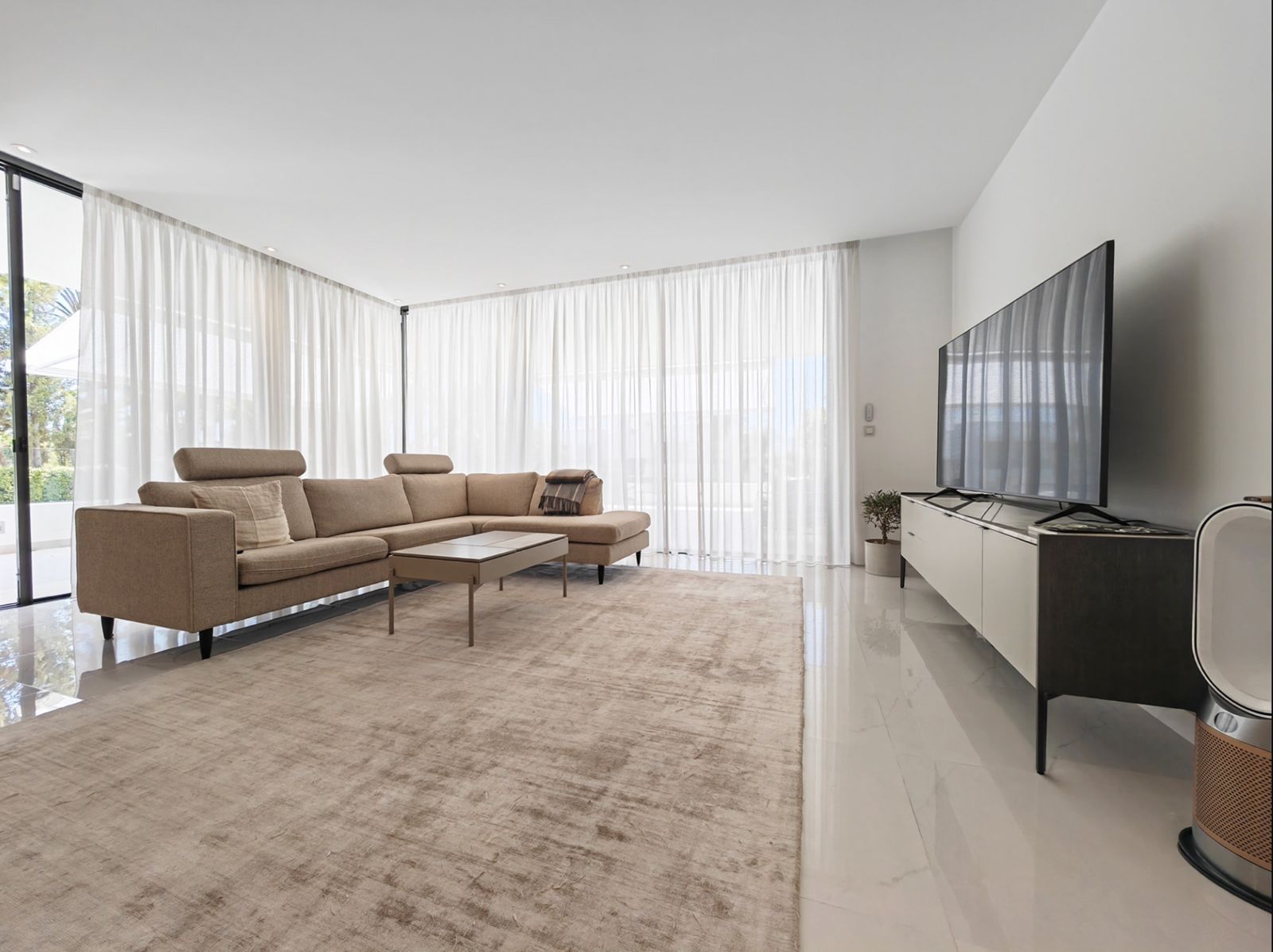 3 Bedroom Apartment in Estepona - Photo 10