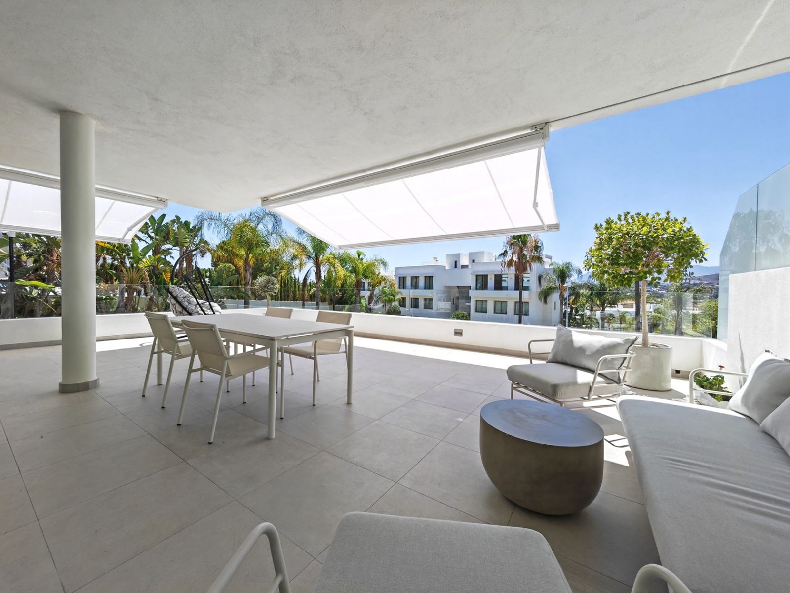 3 Bedroom Apartment in Estepona - Photo 4