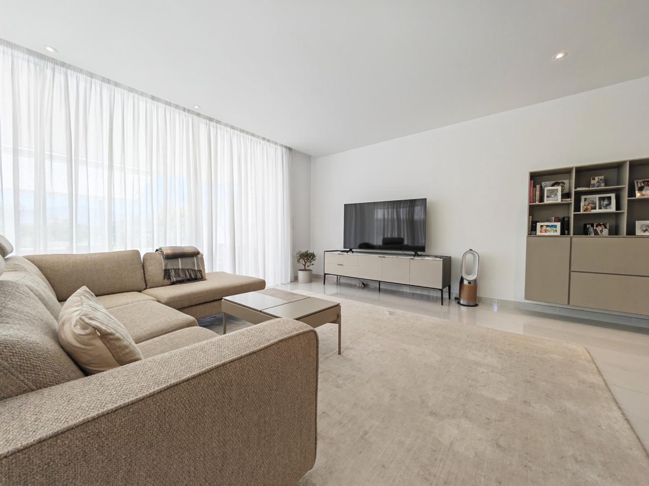 3 Bedroom Apartment in Estepona - Photo 6