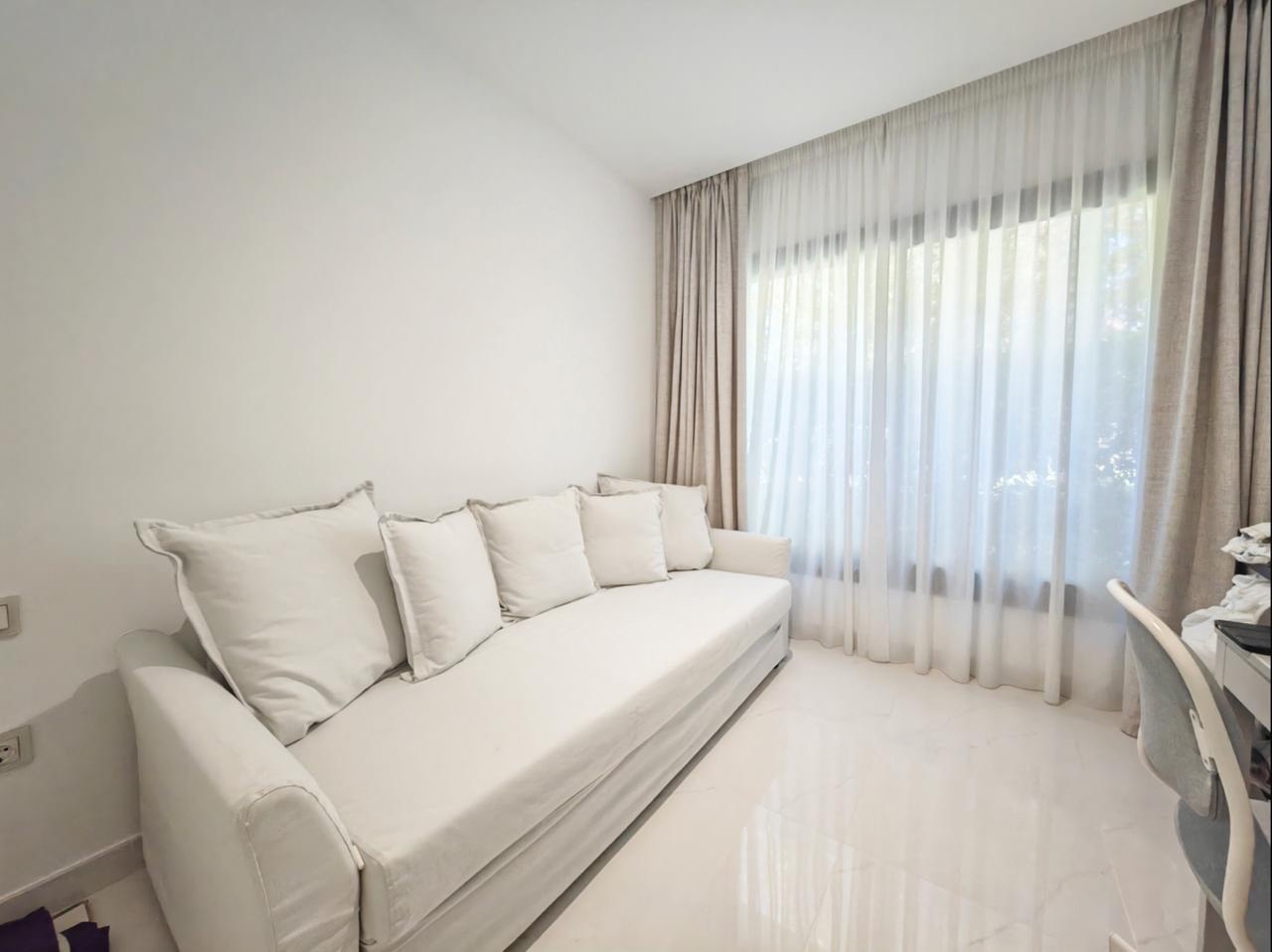 3 Bedroom Apartment in Estepona - Photo 12