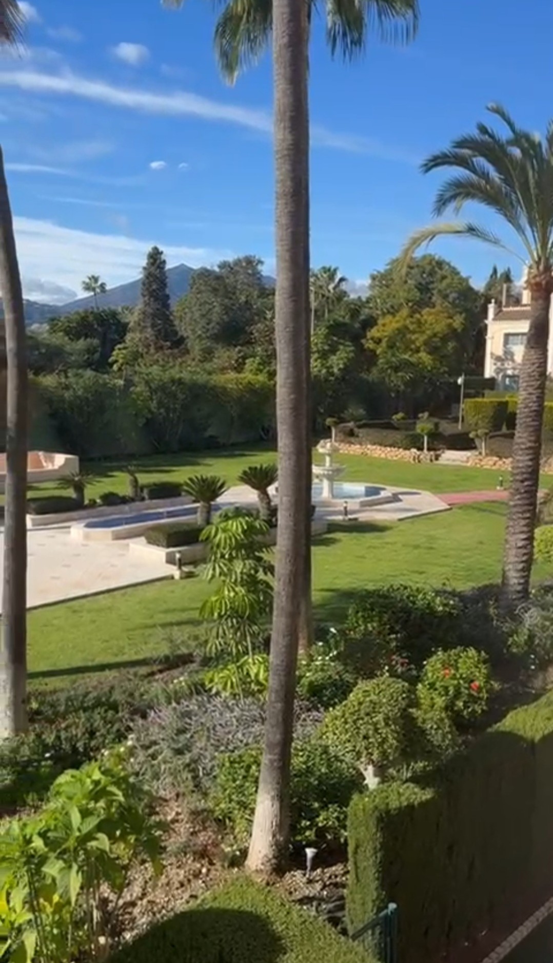 3 Bedroom Apartment in Marbella - Photo 2
