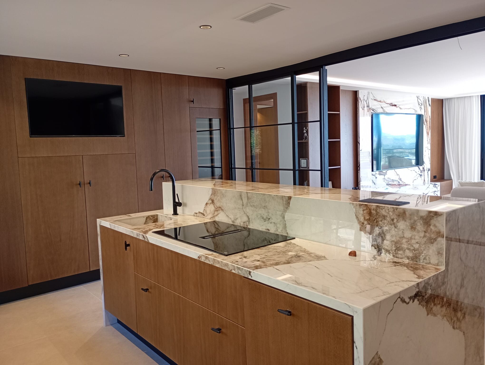 3 Bedroom Apartment in Marbella - Photo 2