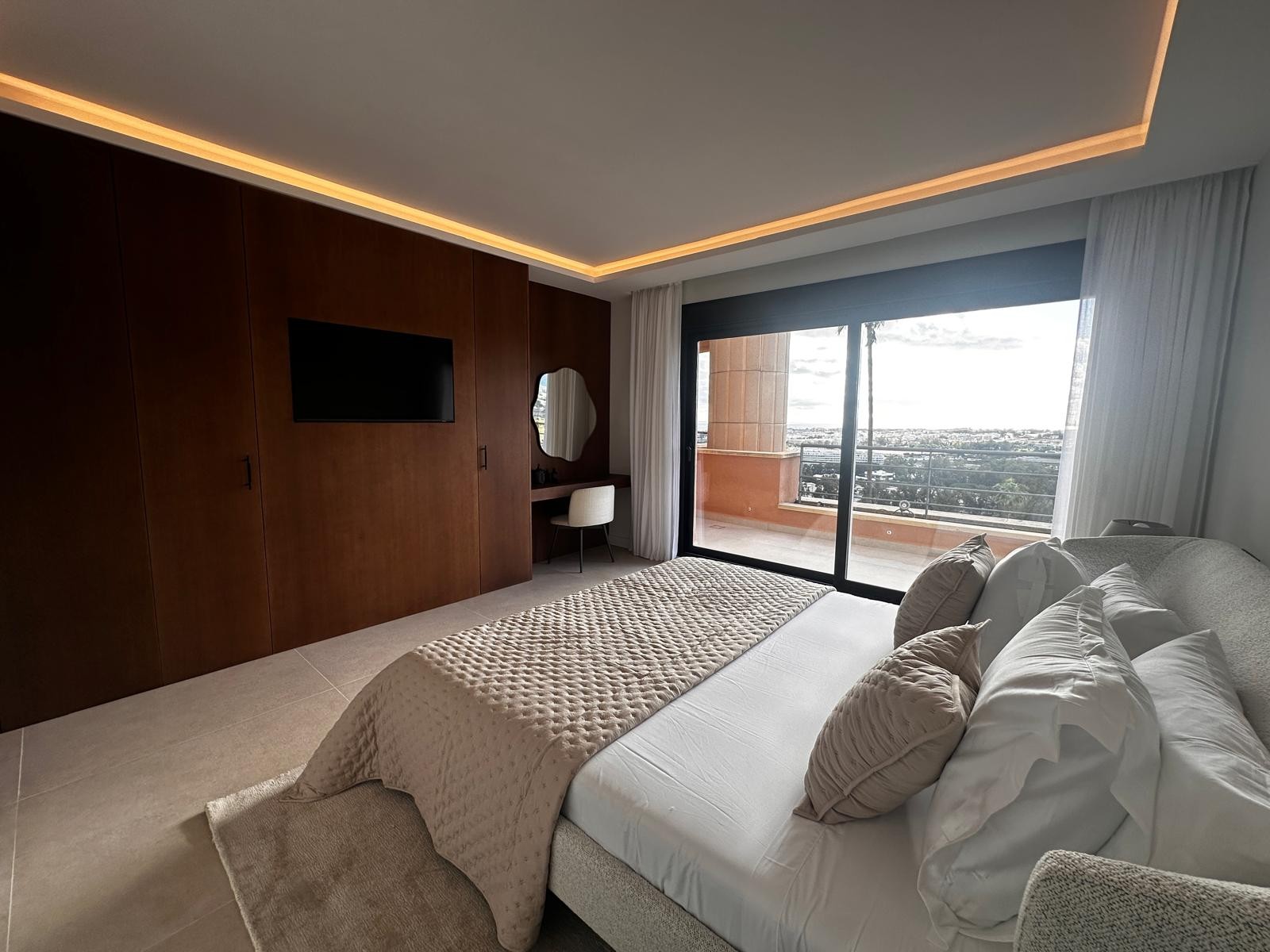3 Bedroom Apartment in Marbella - Photo 11