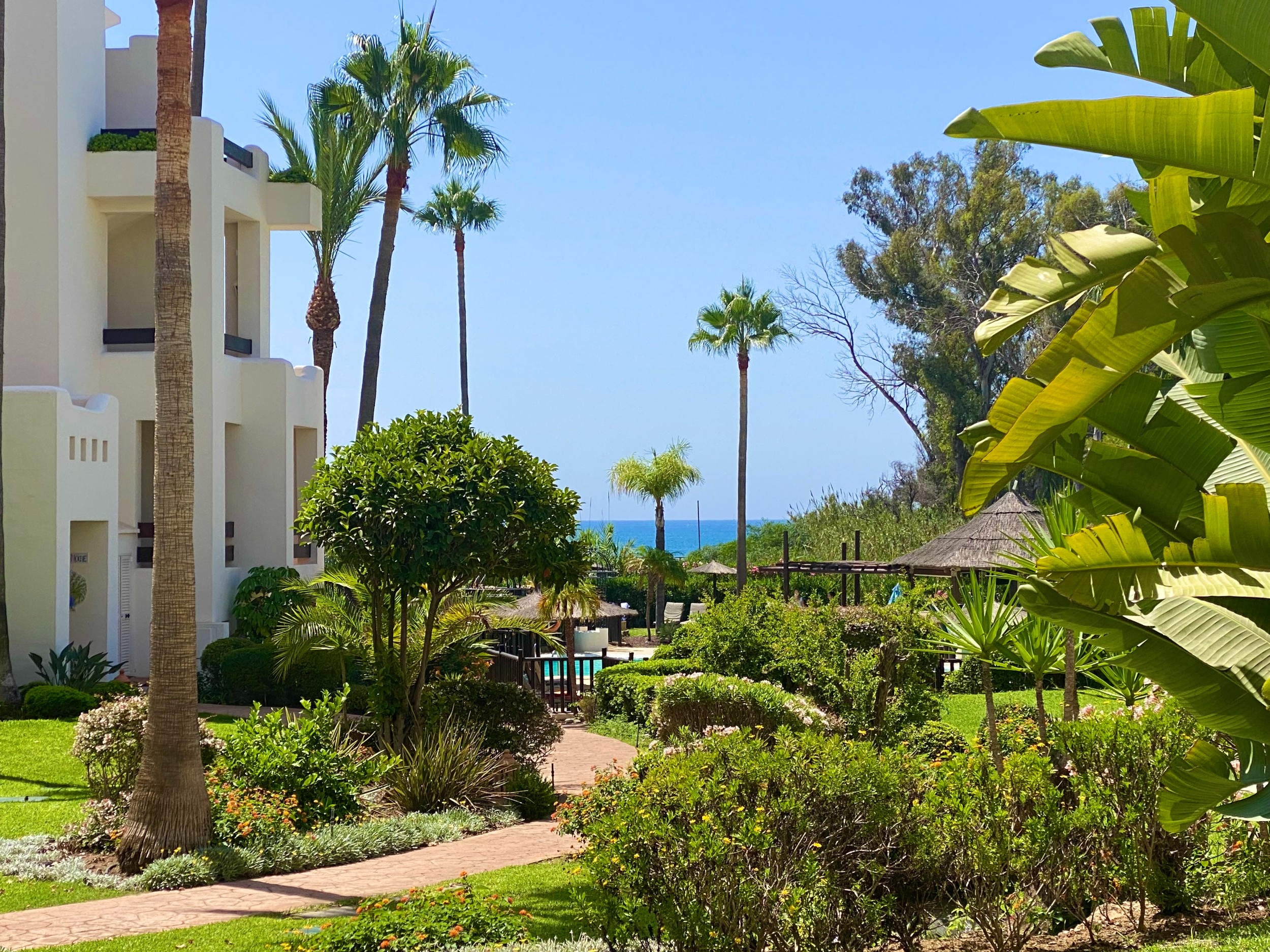3 Bedroom Apartment in Estepona - Photo 2