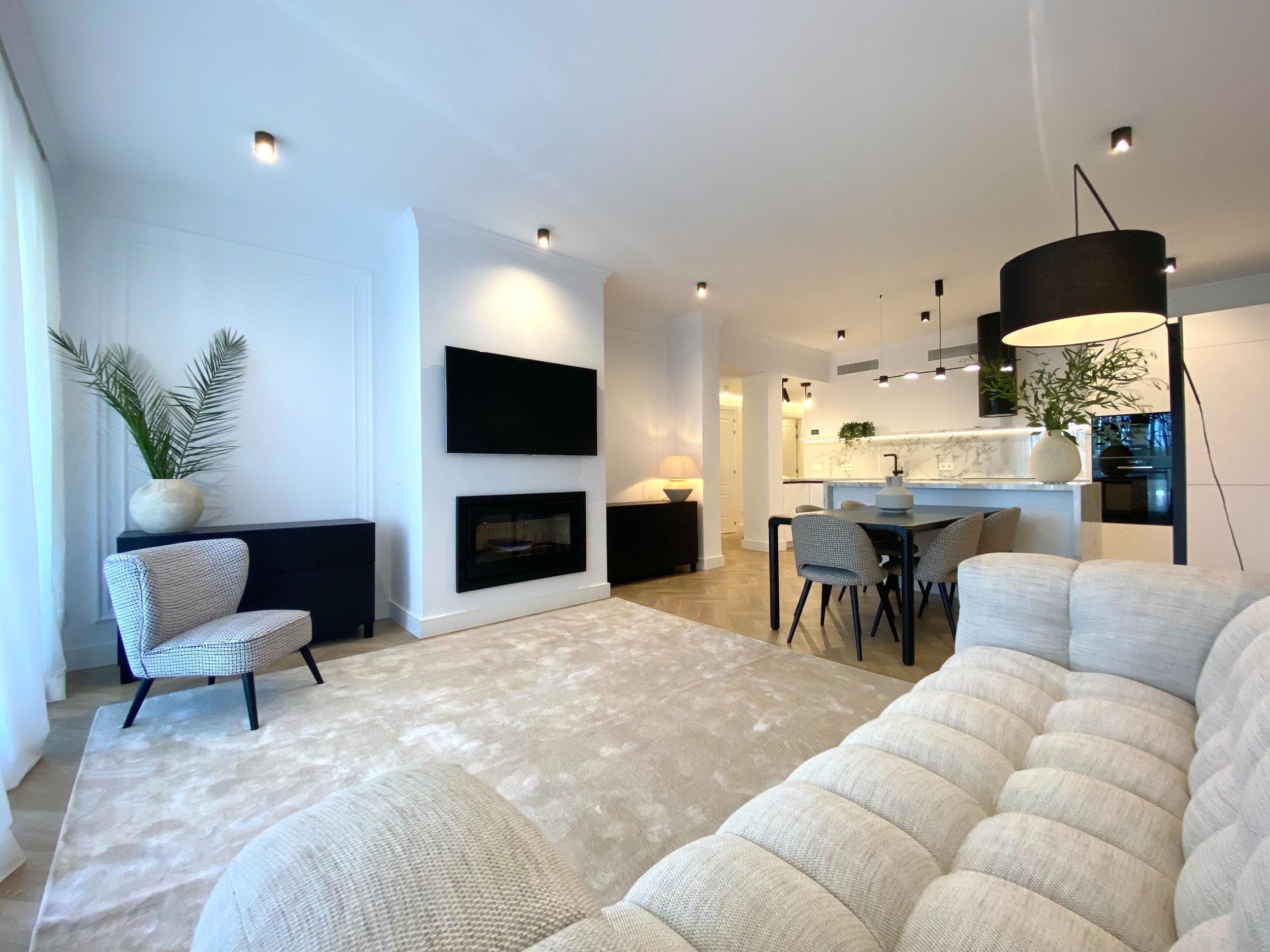 3 Bedroom Apartment in Estepona - Photo 3