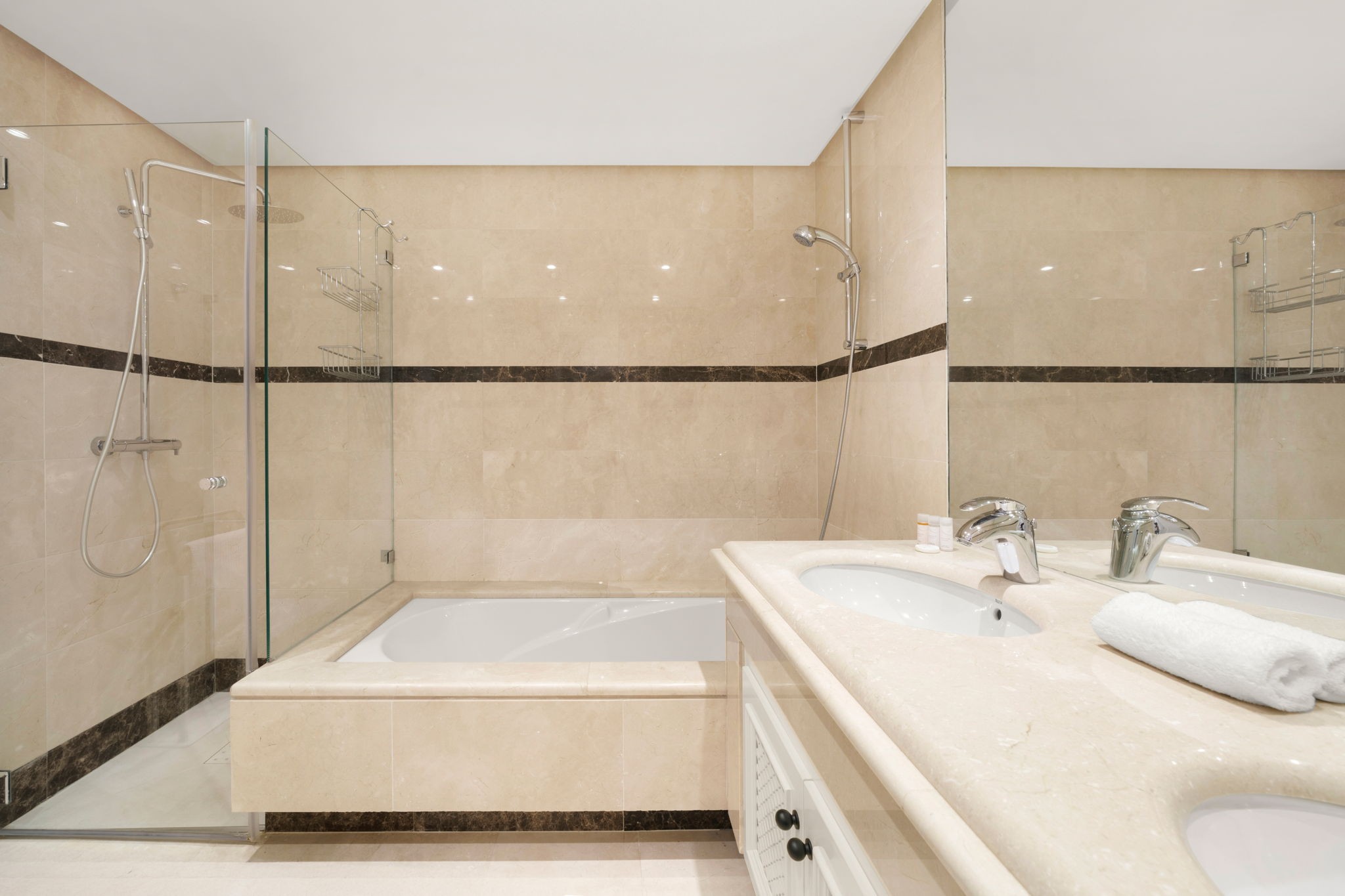 4 Bedroom Apartment in Marbella - Photo 22