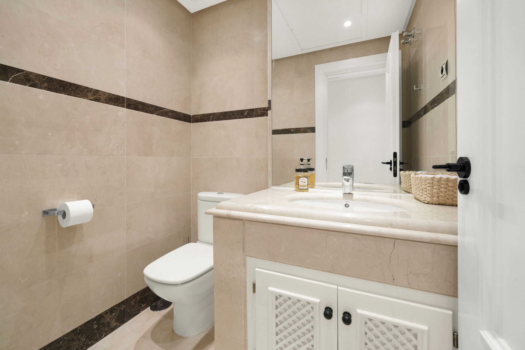 4 Bedroom Apartment in Marbella - Photo 13