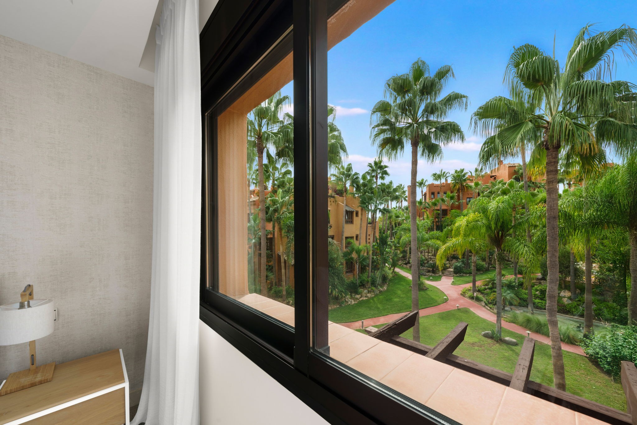 4 Bedroom Apartment in Marbella - Photo 18