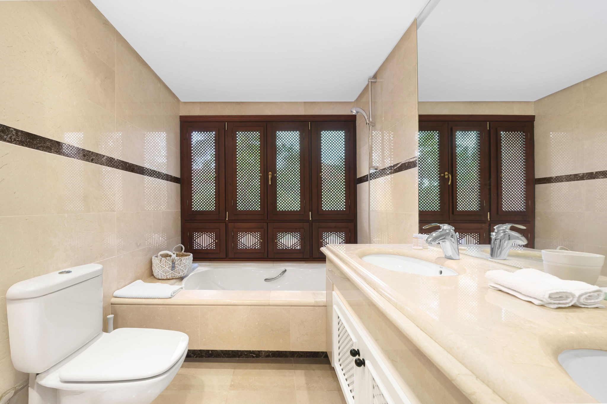 4 Bedroom Apartment in Marbella - Photo 17