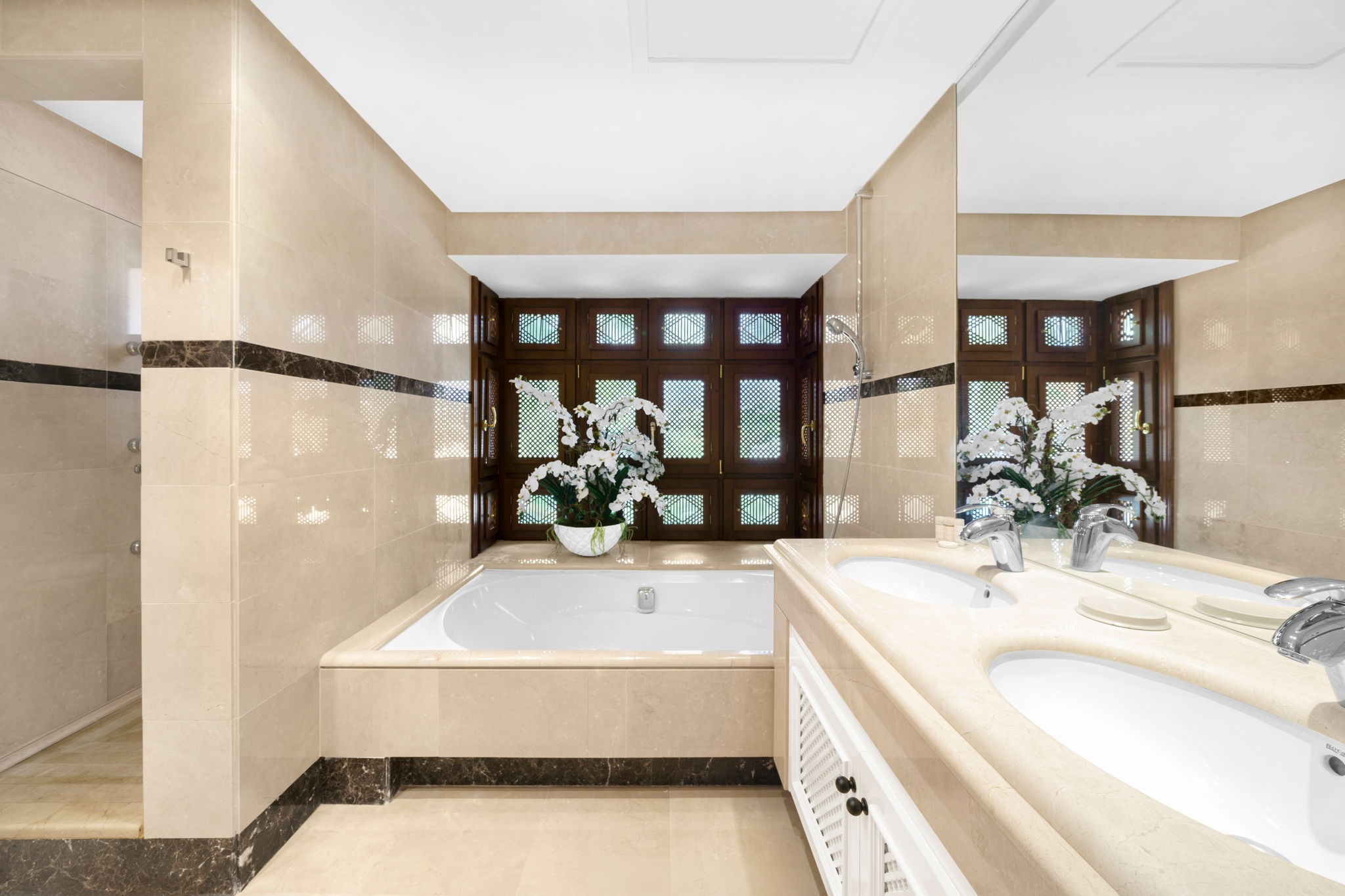 4 Bedroom Apartment in Marbella - Photo 31