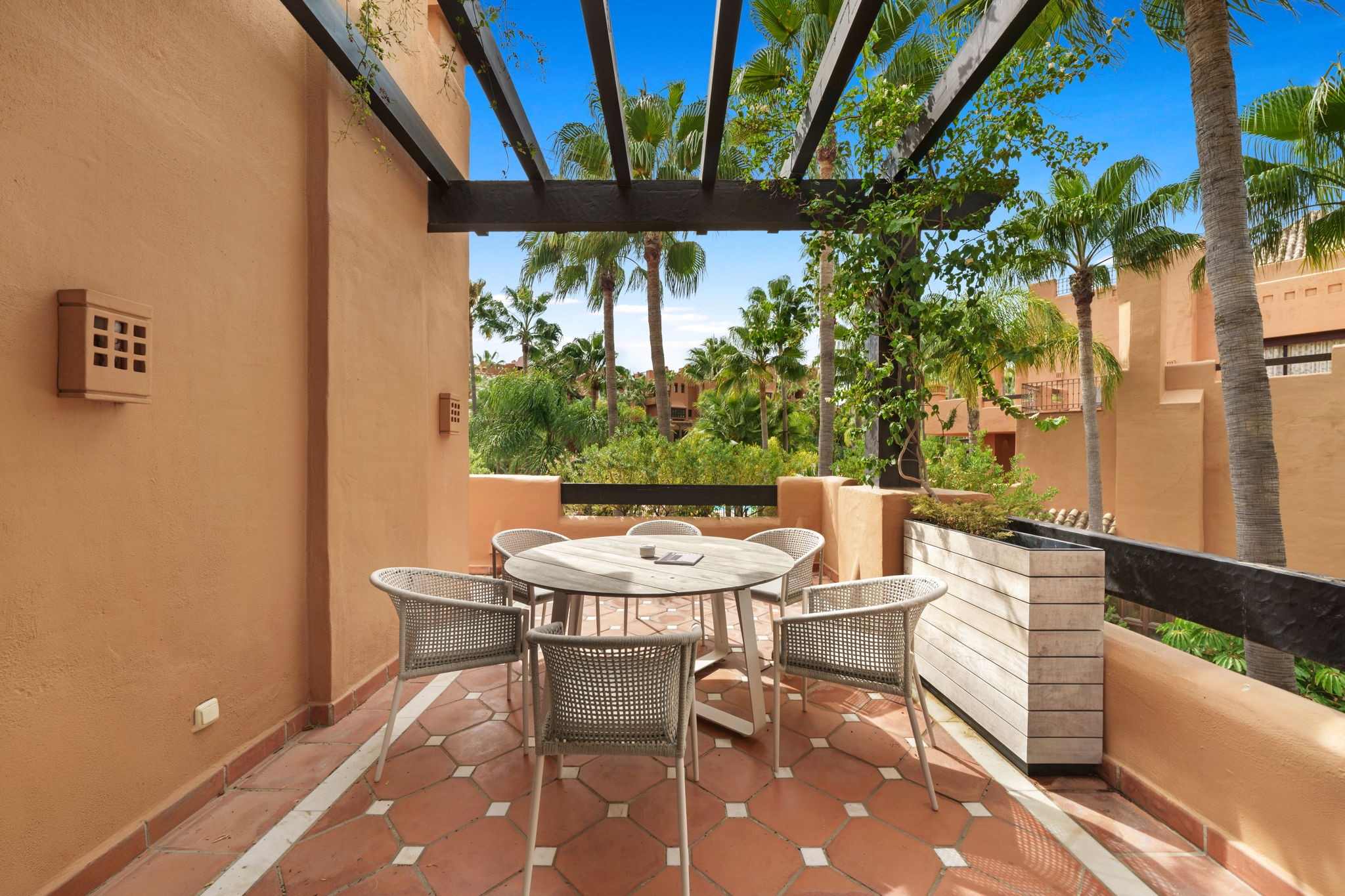 4 Bedroom Apartment in Marbella - Photo 36