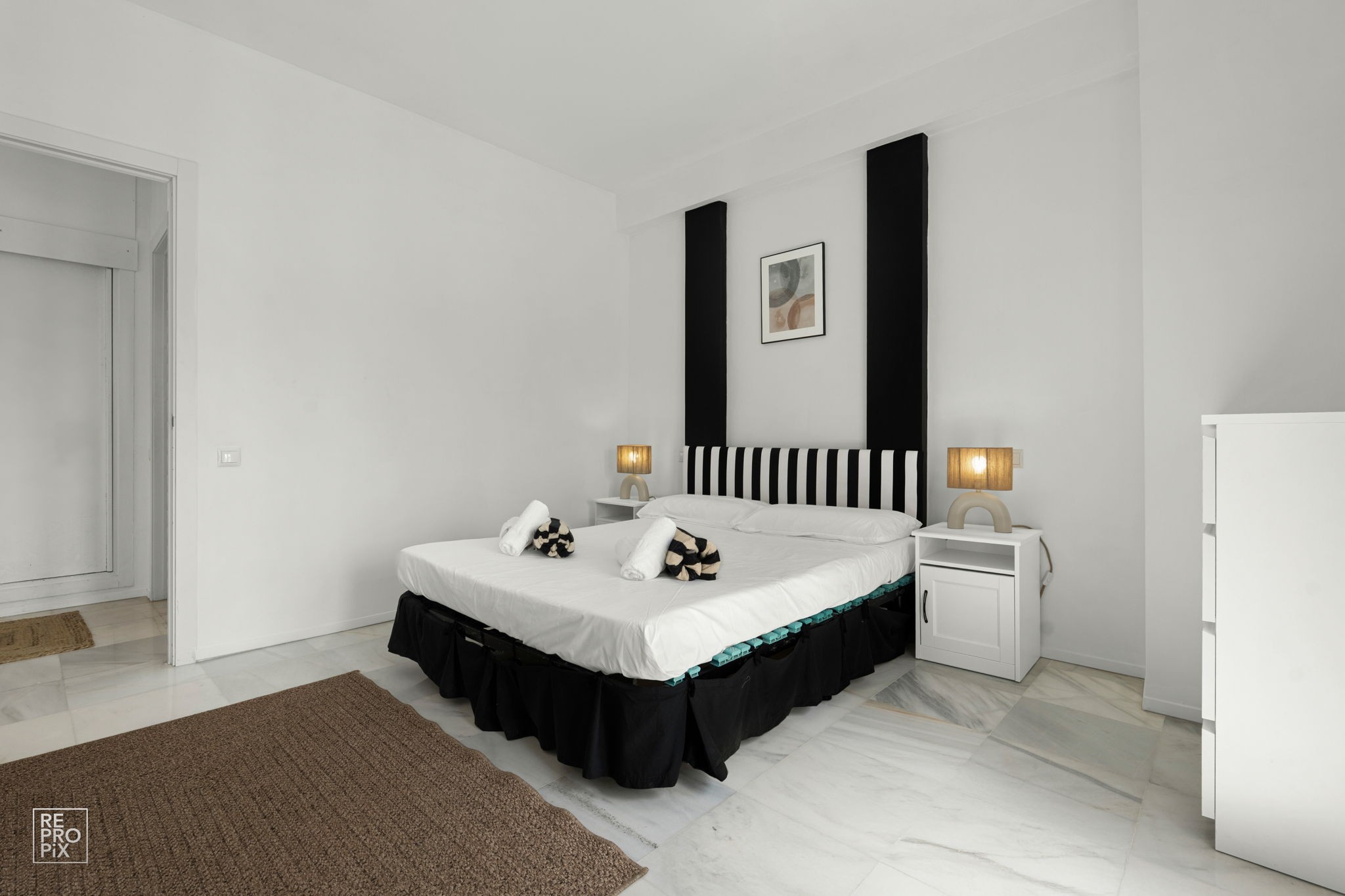 1 Bedroom Apartment in Marbella - Photo 13