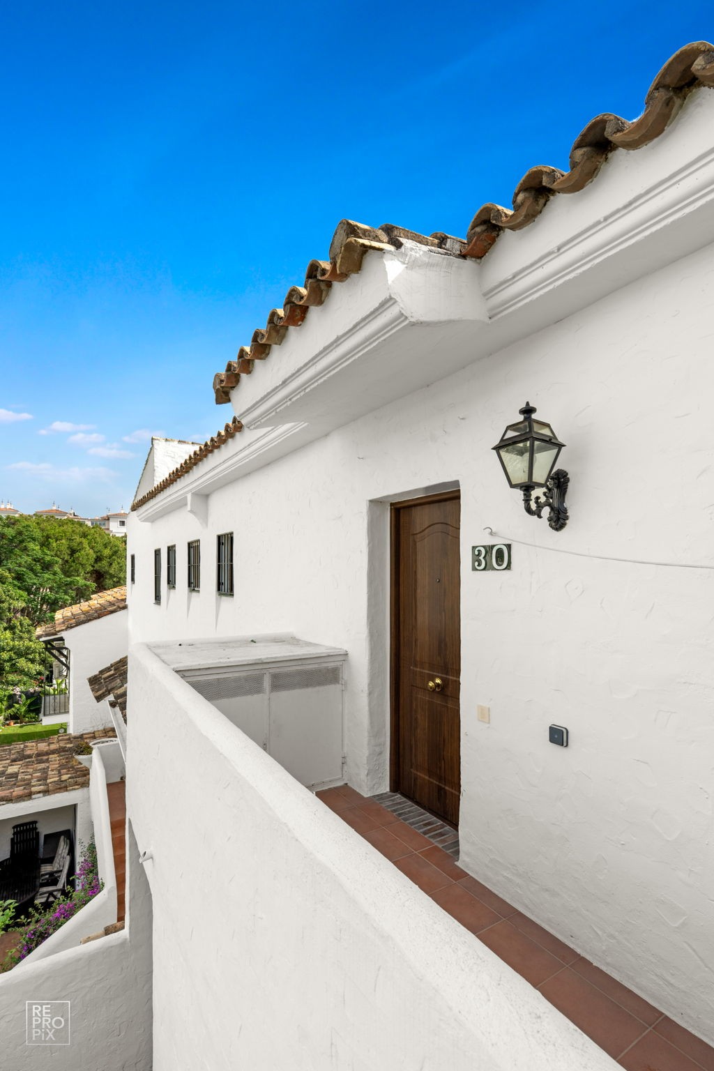 1 Bedroom Apartment in Marbella - Photo 25