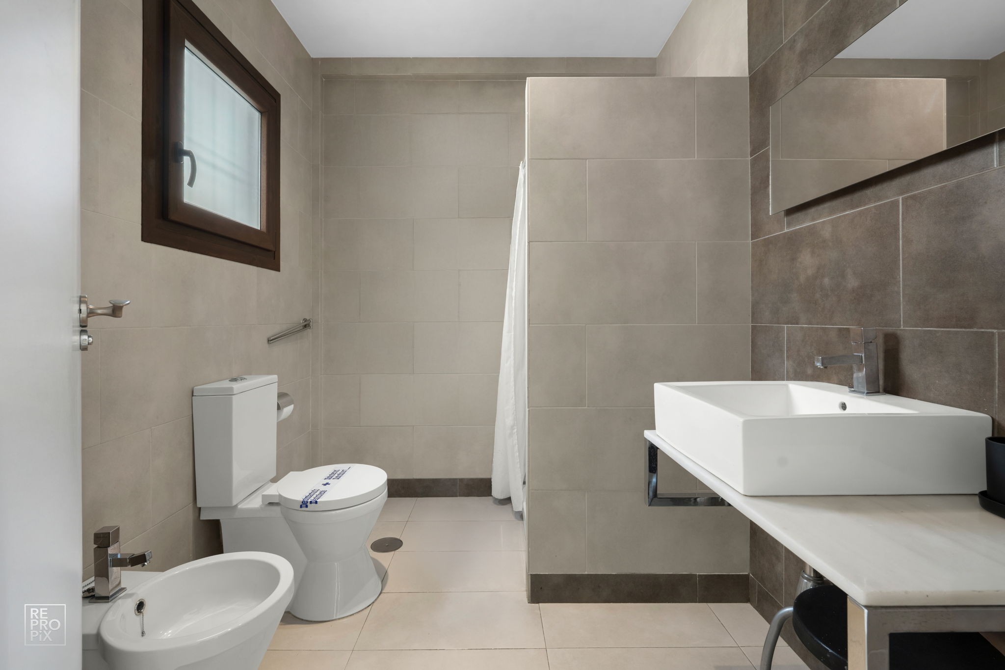 1 Bedroom Apartment in Marbella - Photo 16