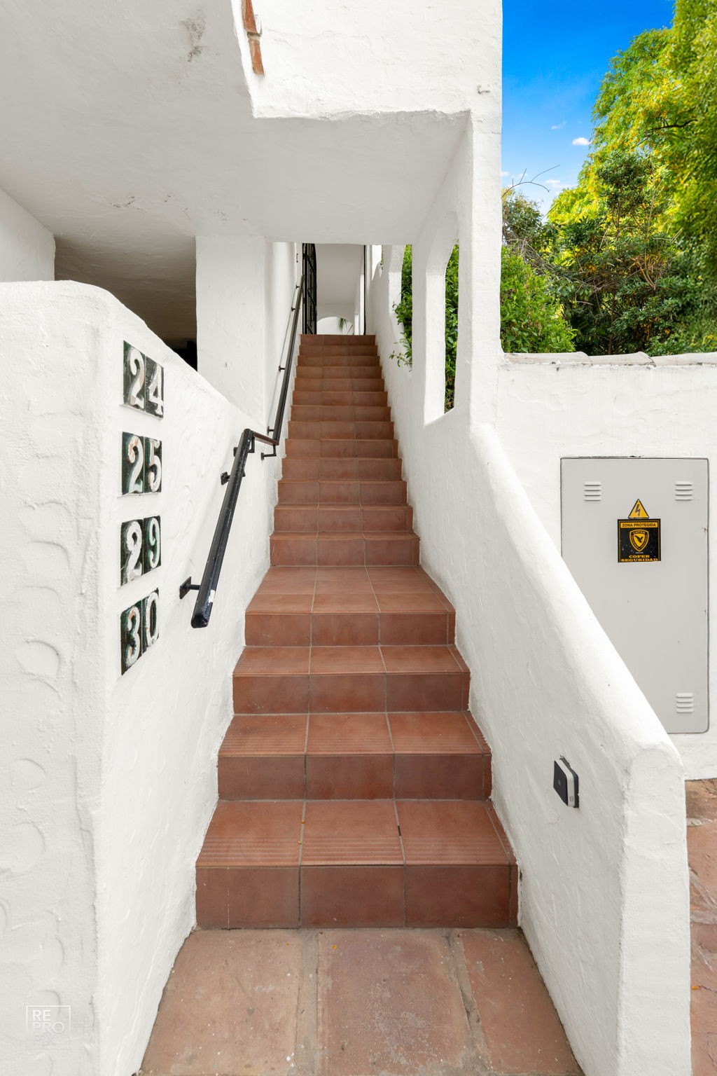 1 Bedroom Apartment in Marbella - Photo 27
