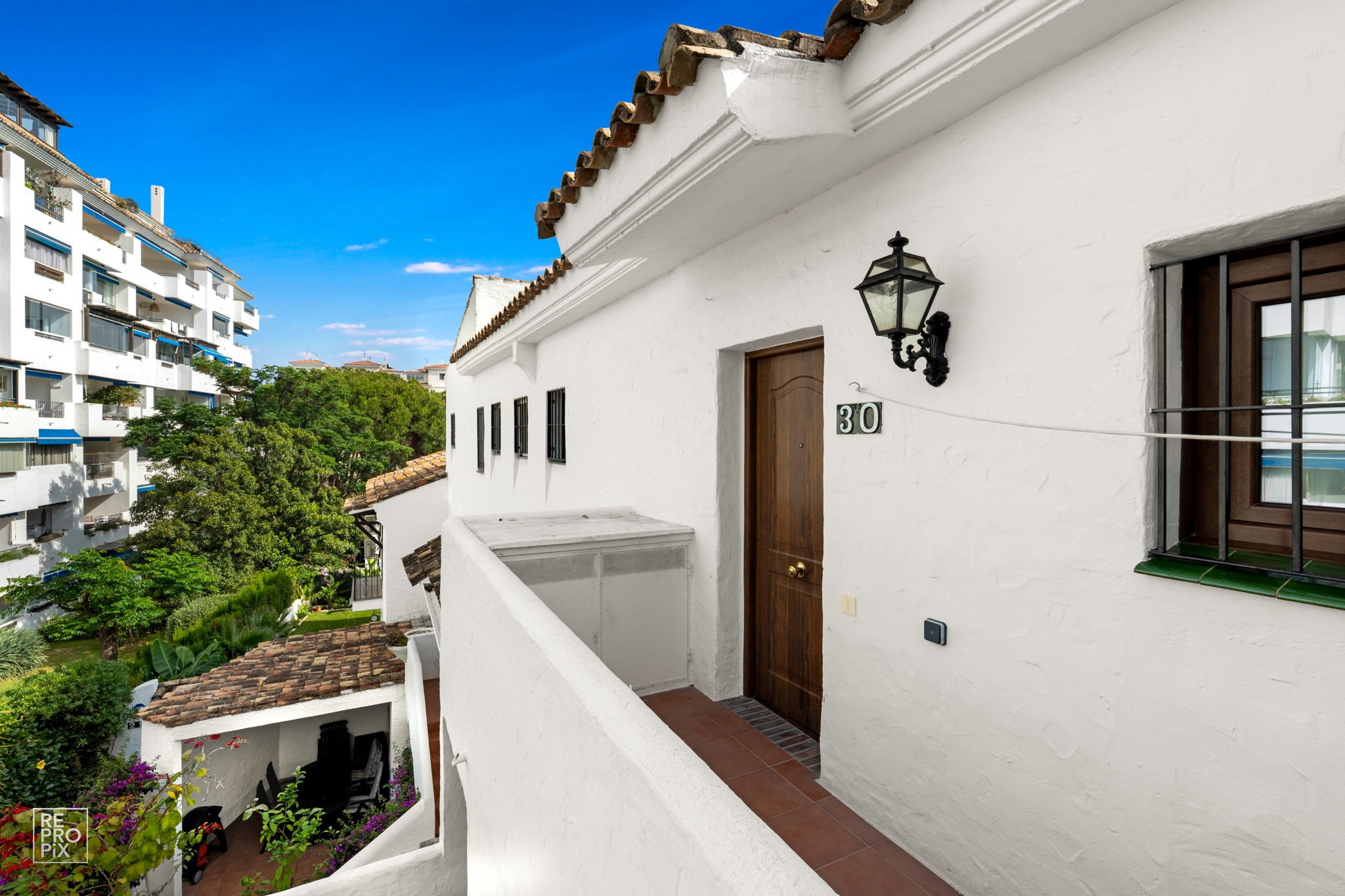1 Bedroom Apartment in Marbella - Photo 24