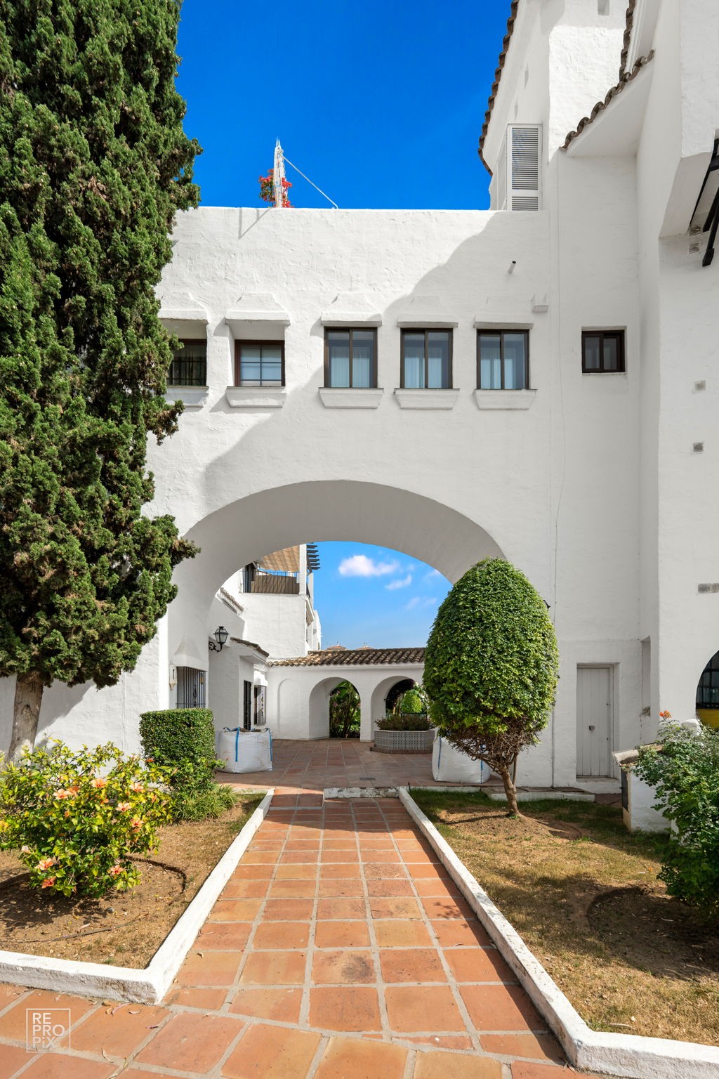 1 Bedroom Apartment in Marbella - Photo 19