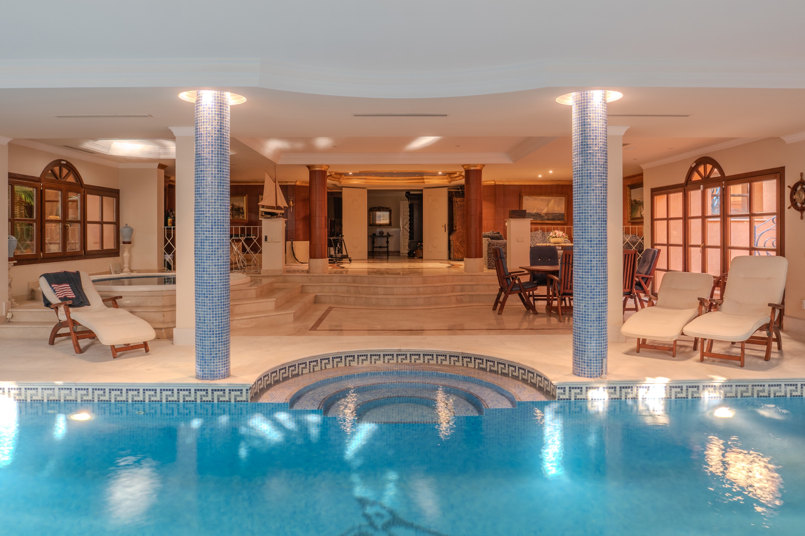 6 Bedroom Villa in Marbella - Photo 25