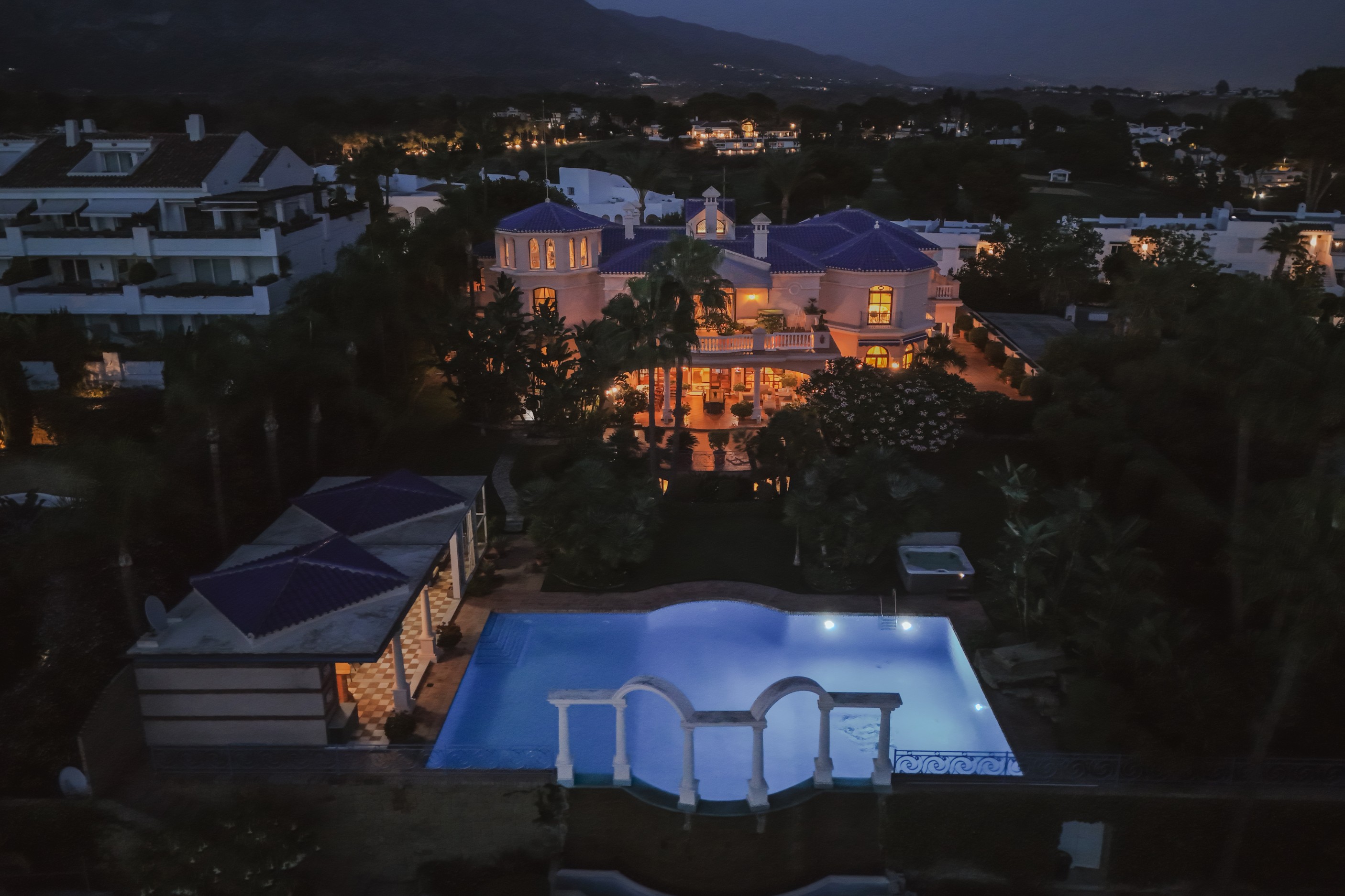 6 Bedroom Villa in Marbella - Photo 5