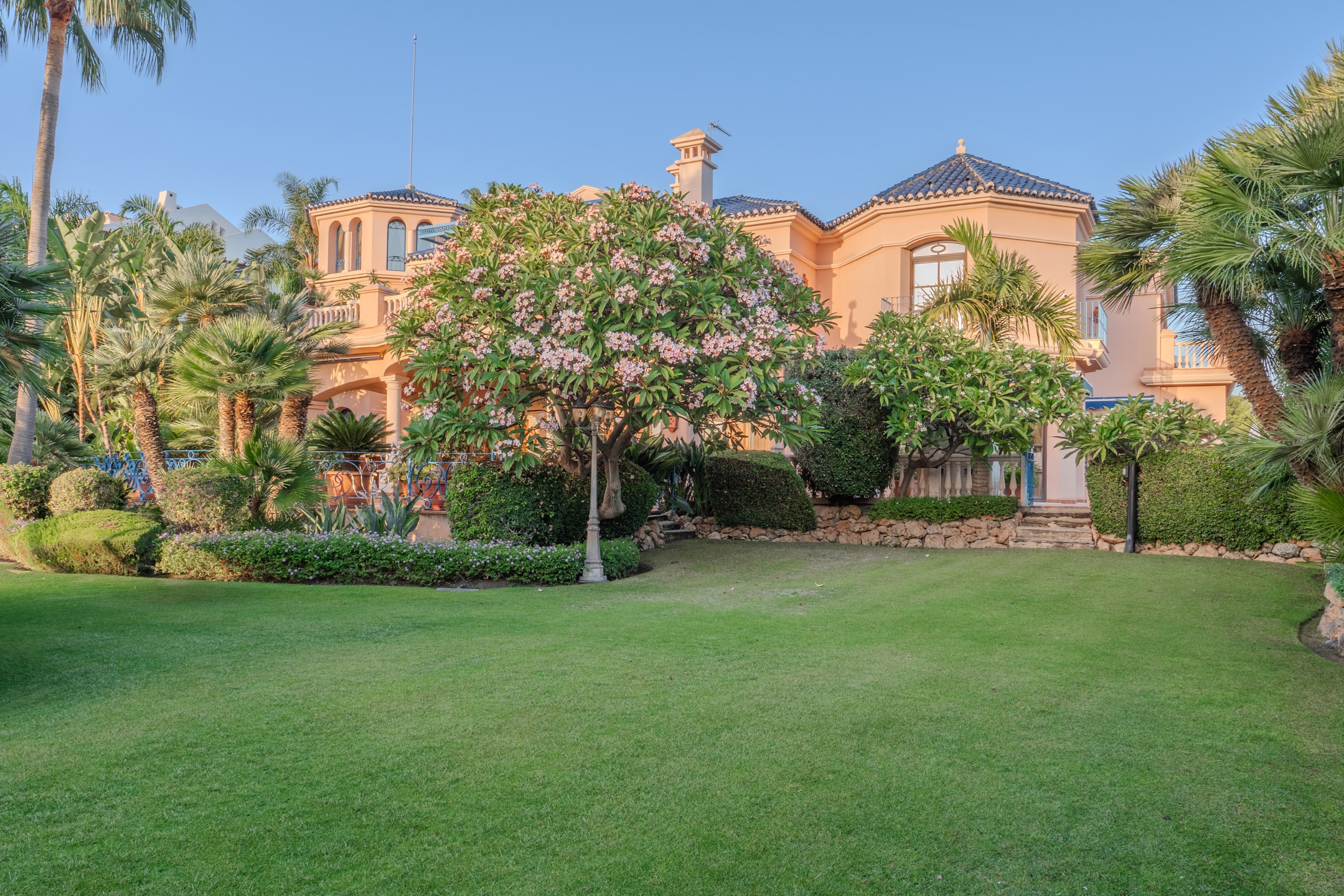 6 Bedroom Villa in Marbella - Photo 13
