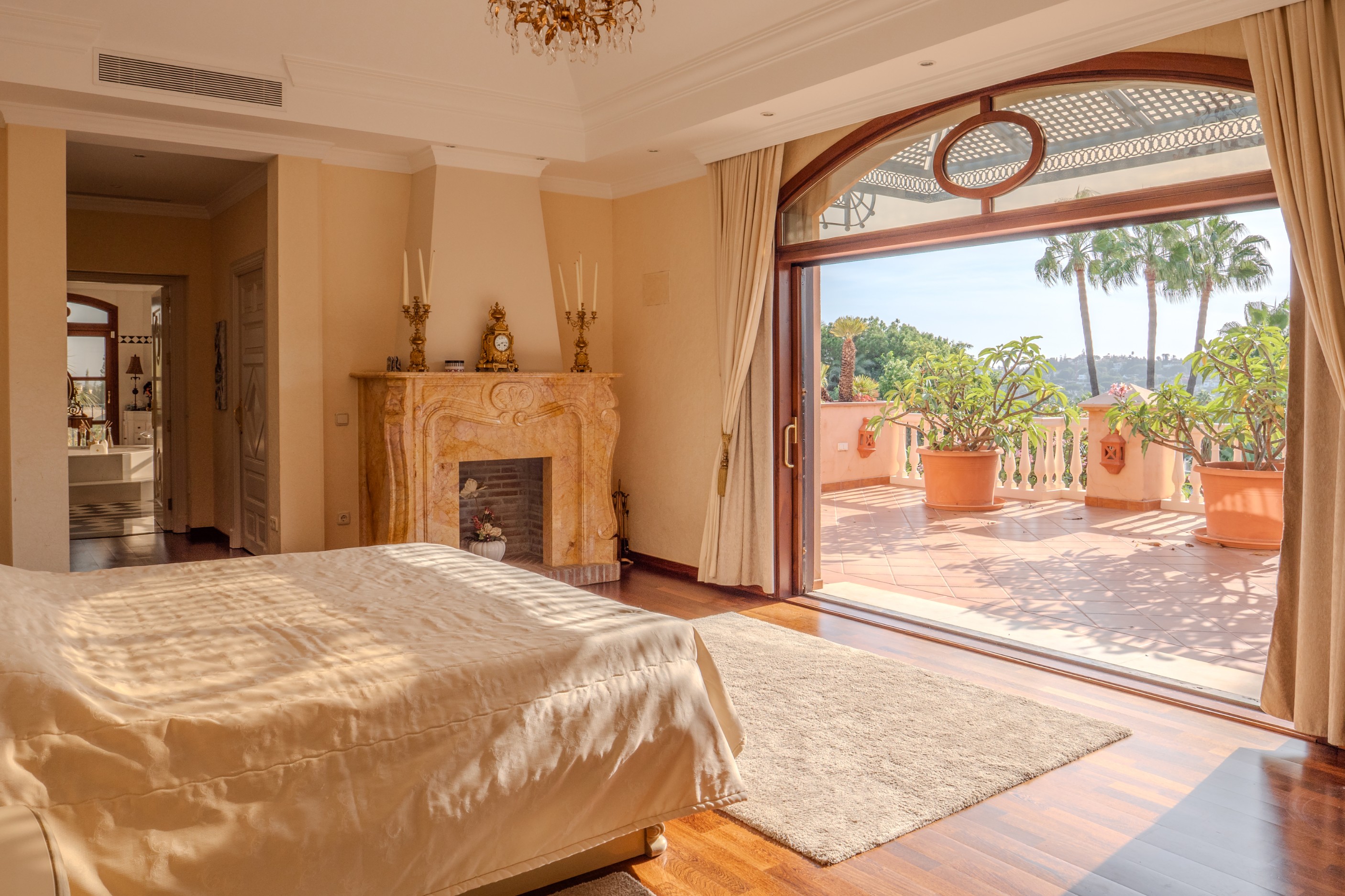 6 Bedroom Villa in Marbella - Photo 16