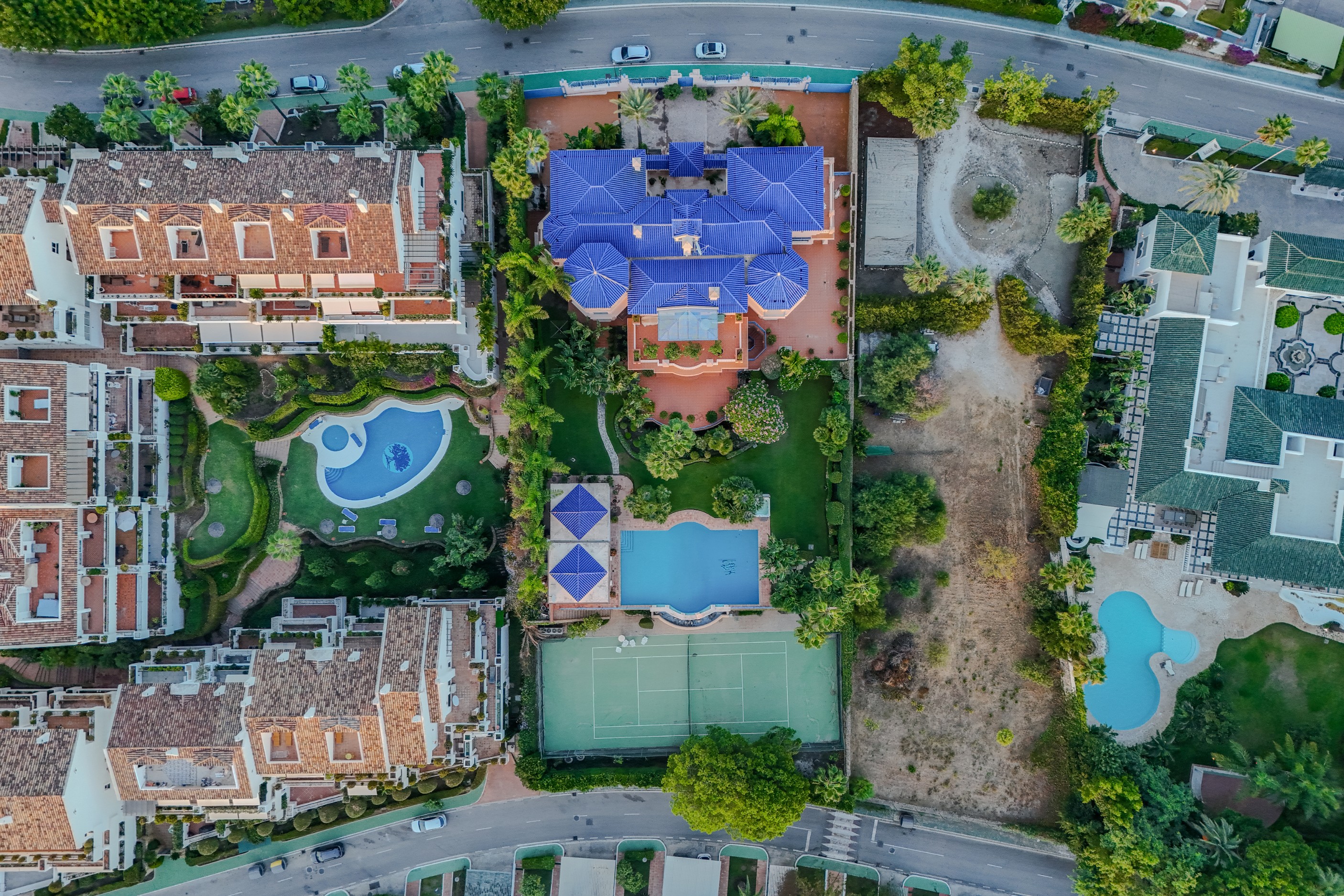 6 Bedroom Villa in Marbella - Photo 3