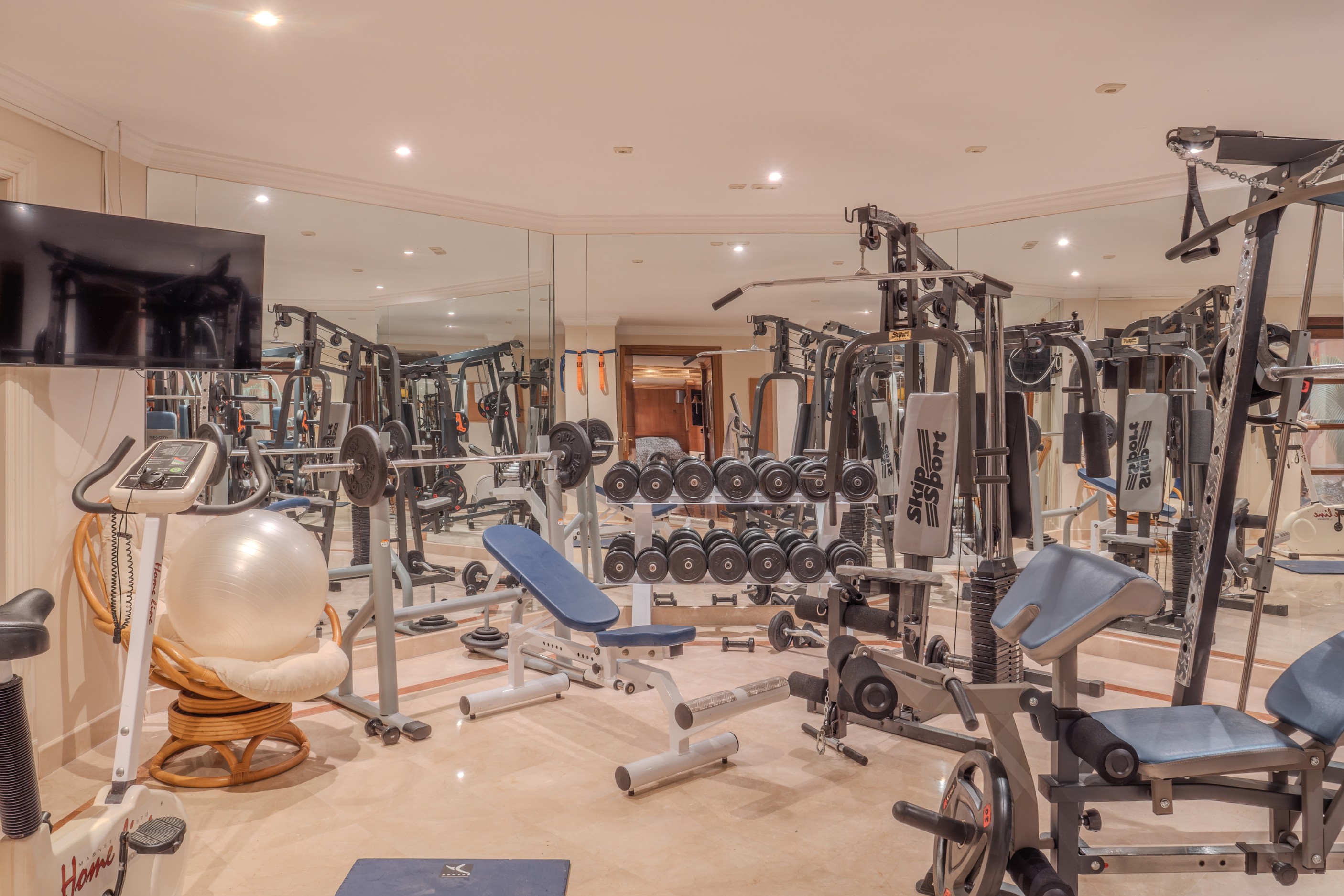 6 Bedroom Villa in Marbella - Photo 27