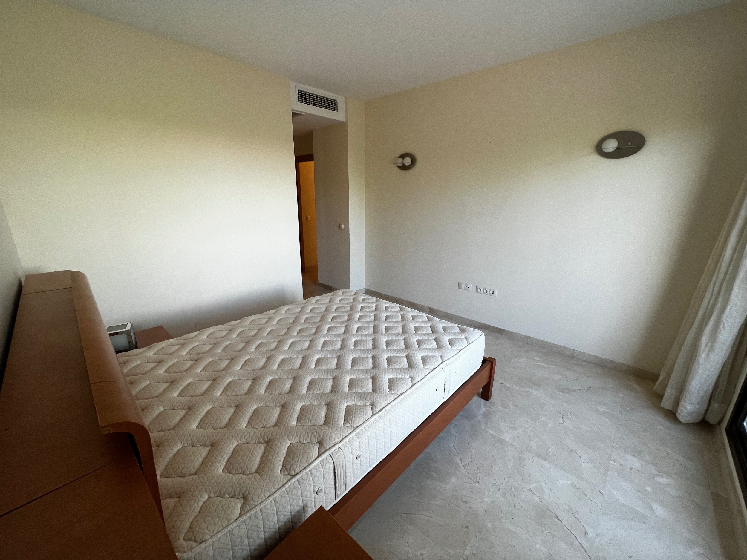 3 Bedroom Apartment in Estepona - Photo 5