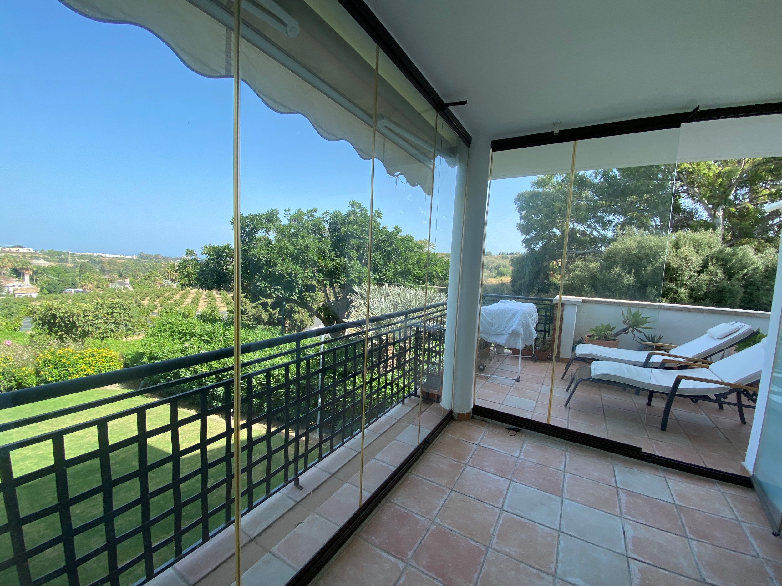 3 Bedroom Apartment in Estepona - Photo 10