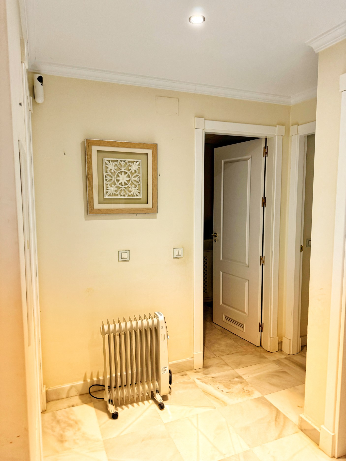 2 Bedroom Apartment in Estepona - Photo 6