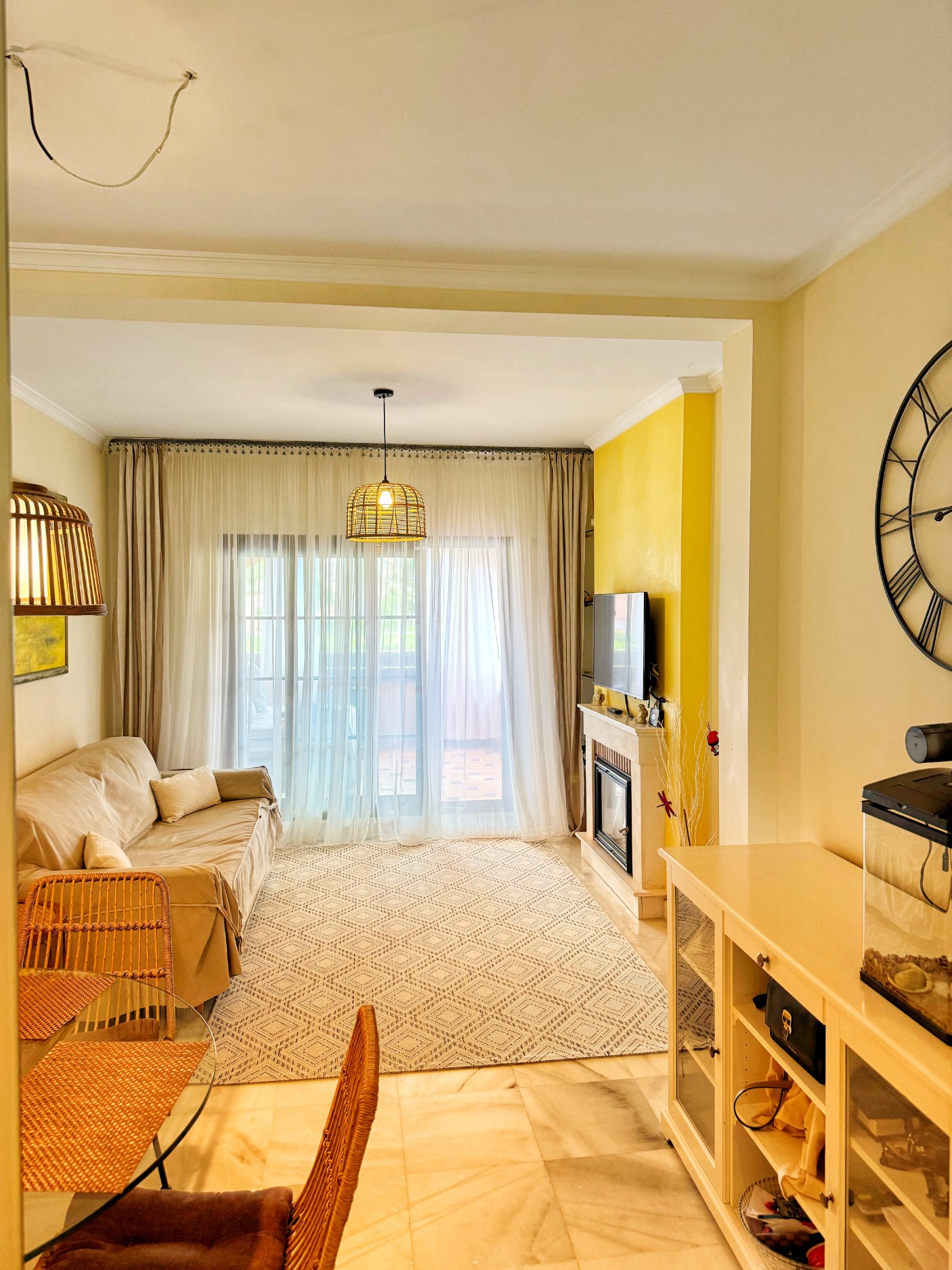 2 Bedroom Apartment in Estepona - Photo 2