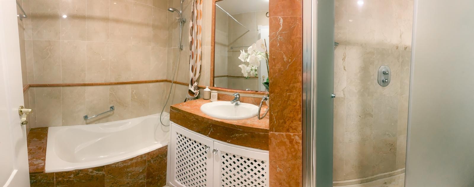 2 Bedroom Apartment in Estepona - Photo 16