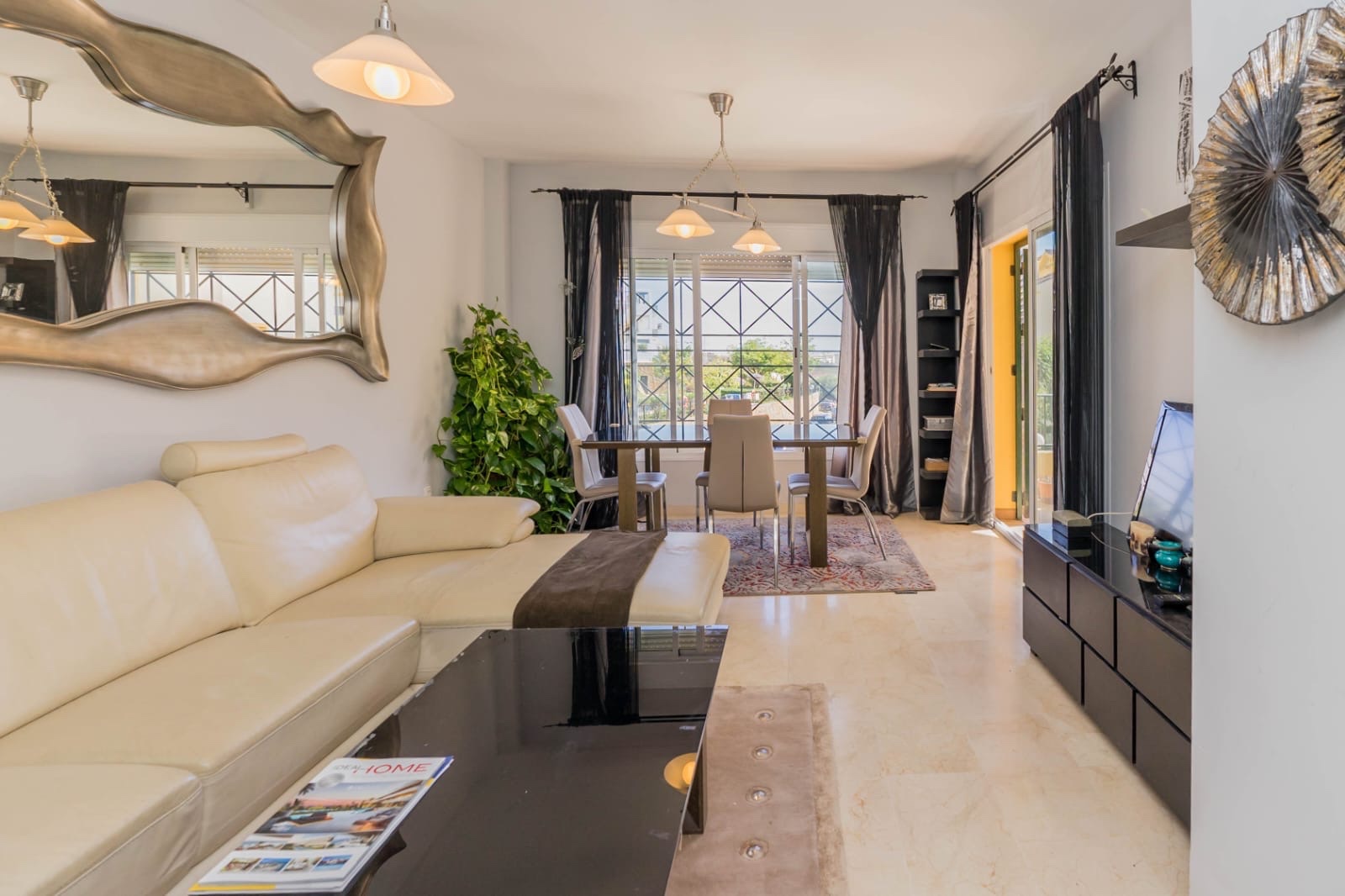 2 Bedroom Apartment in Mijas - Photo 2