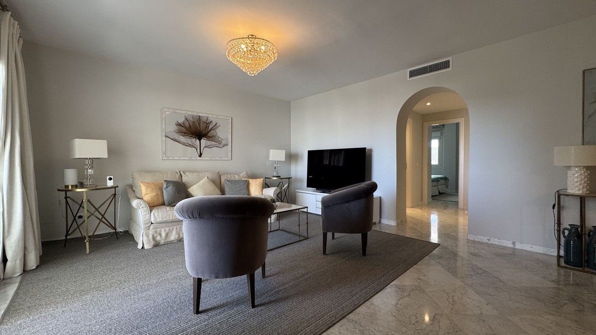 3 Bedroom Apartment in Marbella - Photo 5