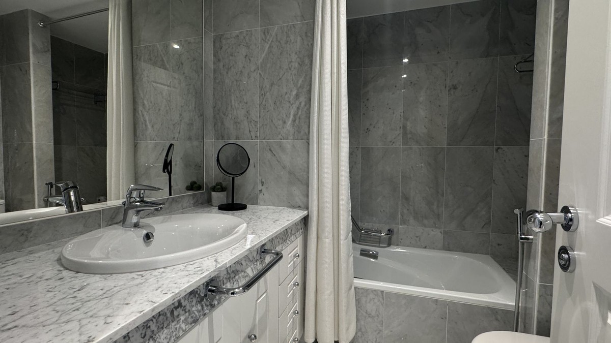 3 Bedroom Apartment in Marbella - Photo 9