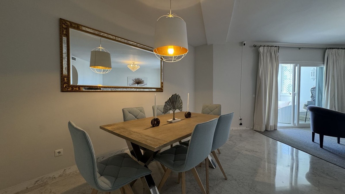 3 Bedroom Apartment in Marbella - Photo 3
