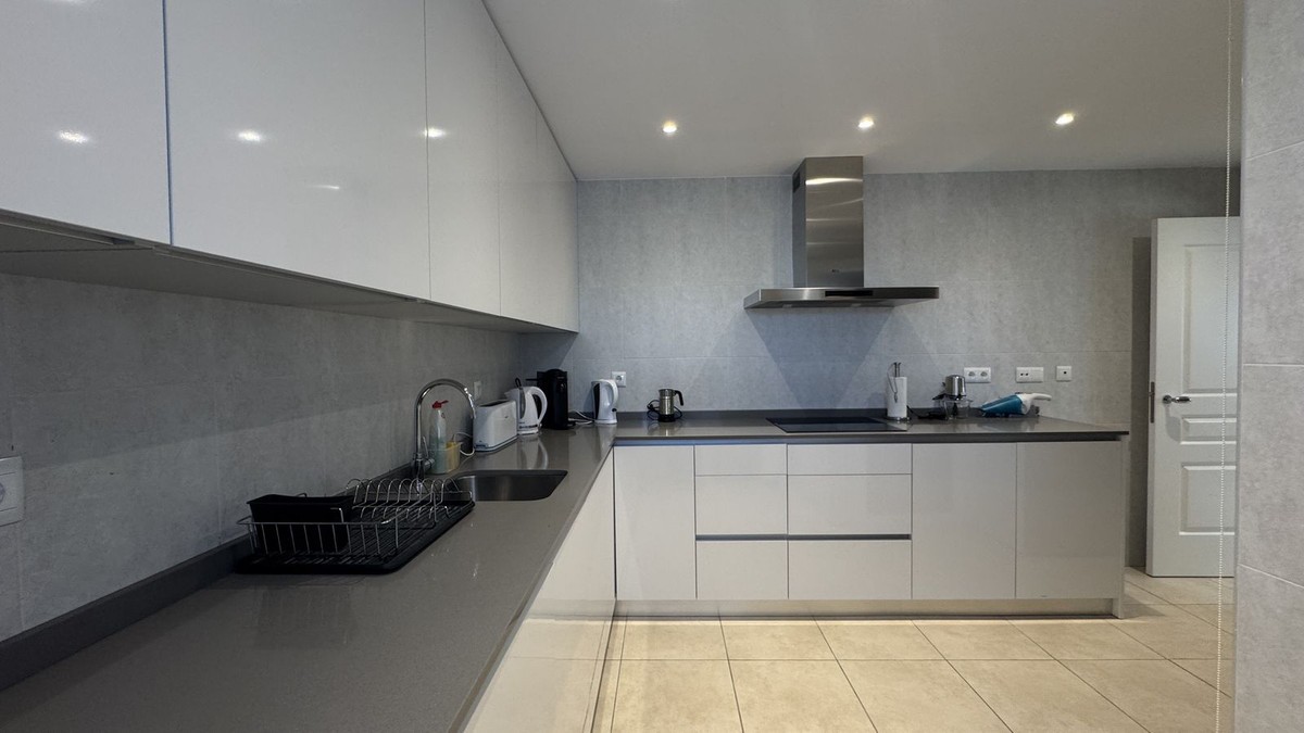 3 Bedroom Apartment in Marbella - Photo 4