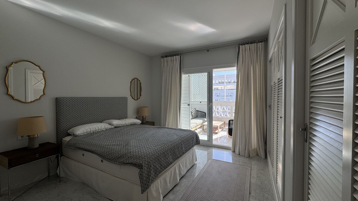 3 Bedroom Apartment in Marbella - Photo 8