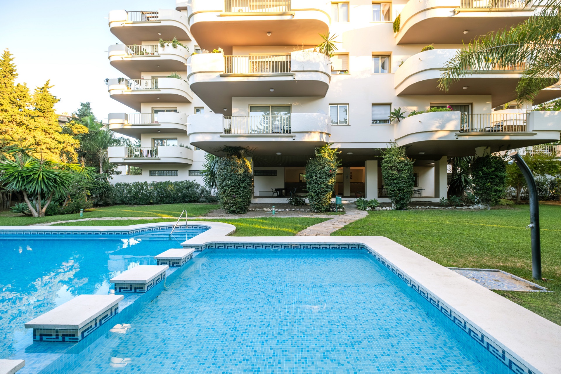 2 Bedroom Apartment in Marbella - Photo 3